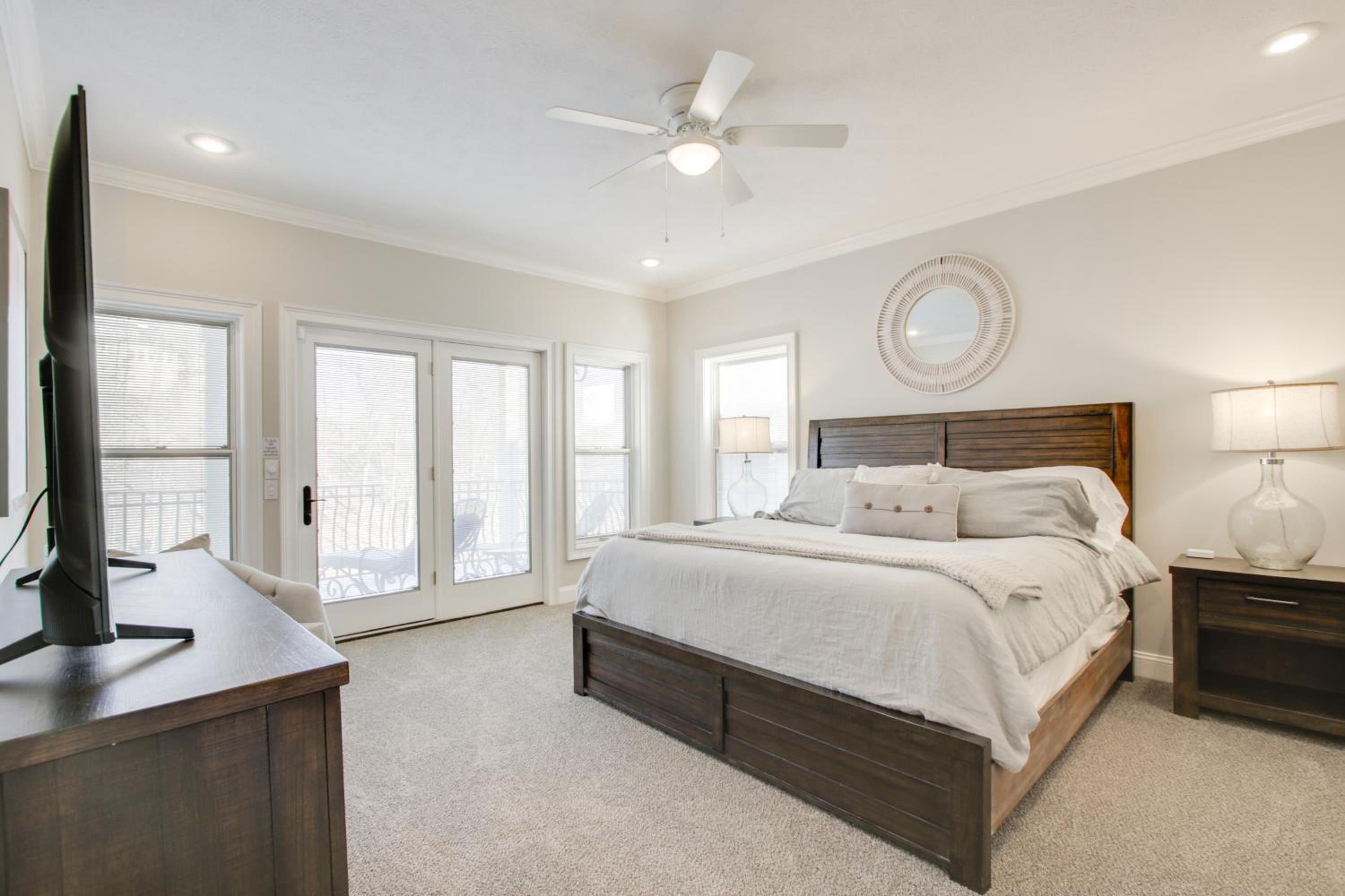 Newly Renovated Family Home on Tennessee River!