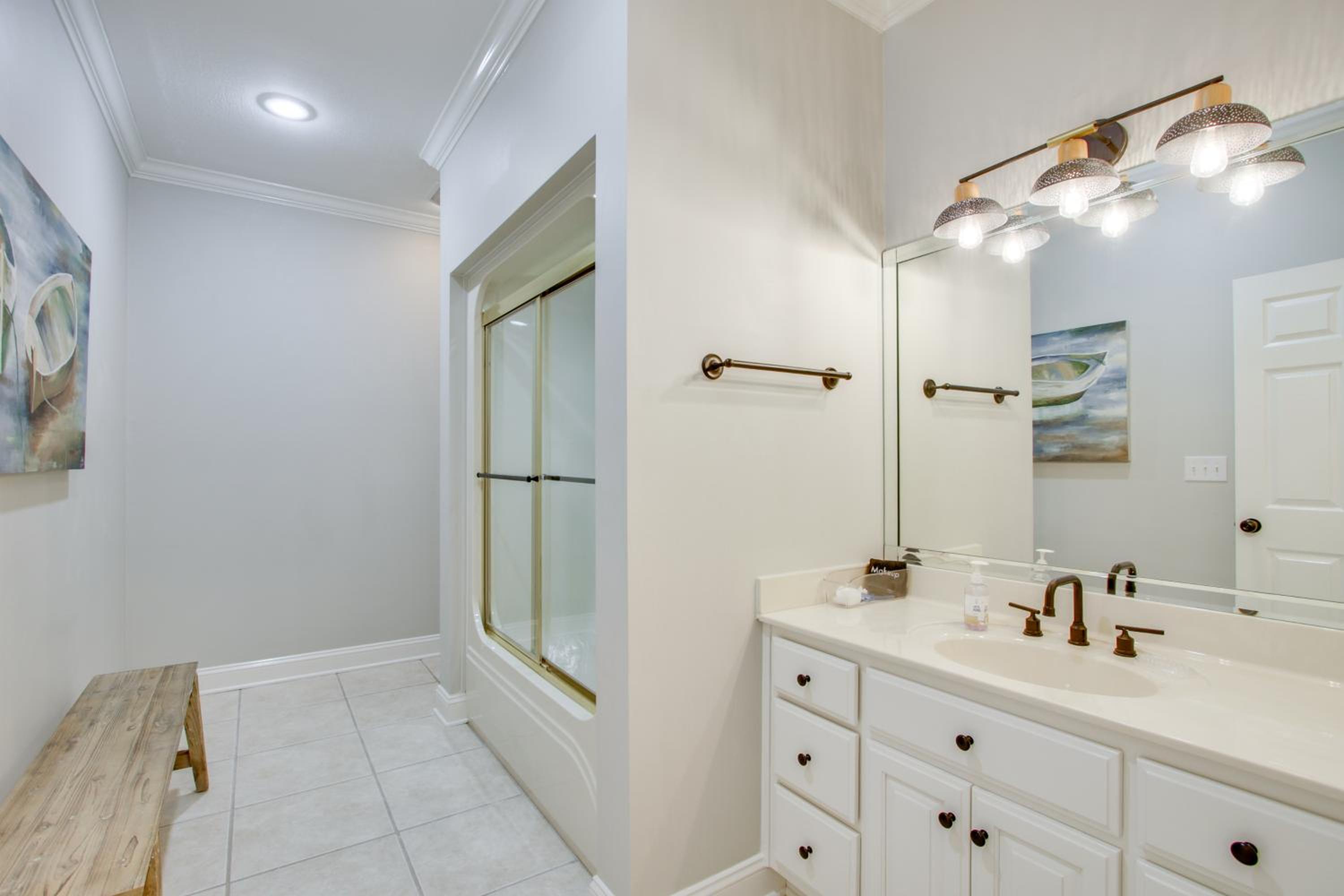 Newly Renovated Family Home on Tennessee River!
