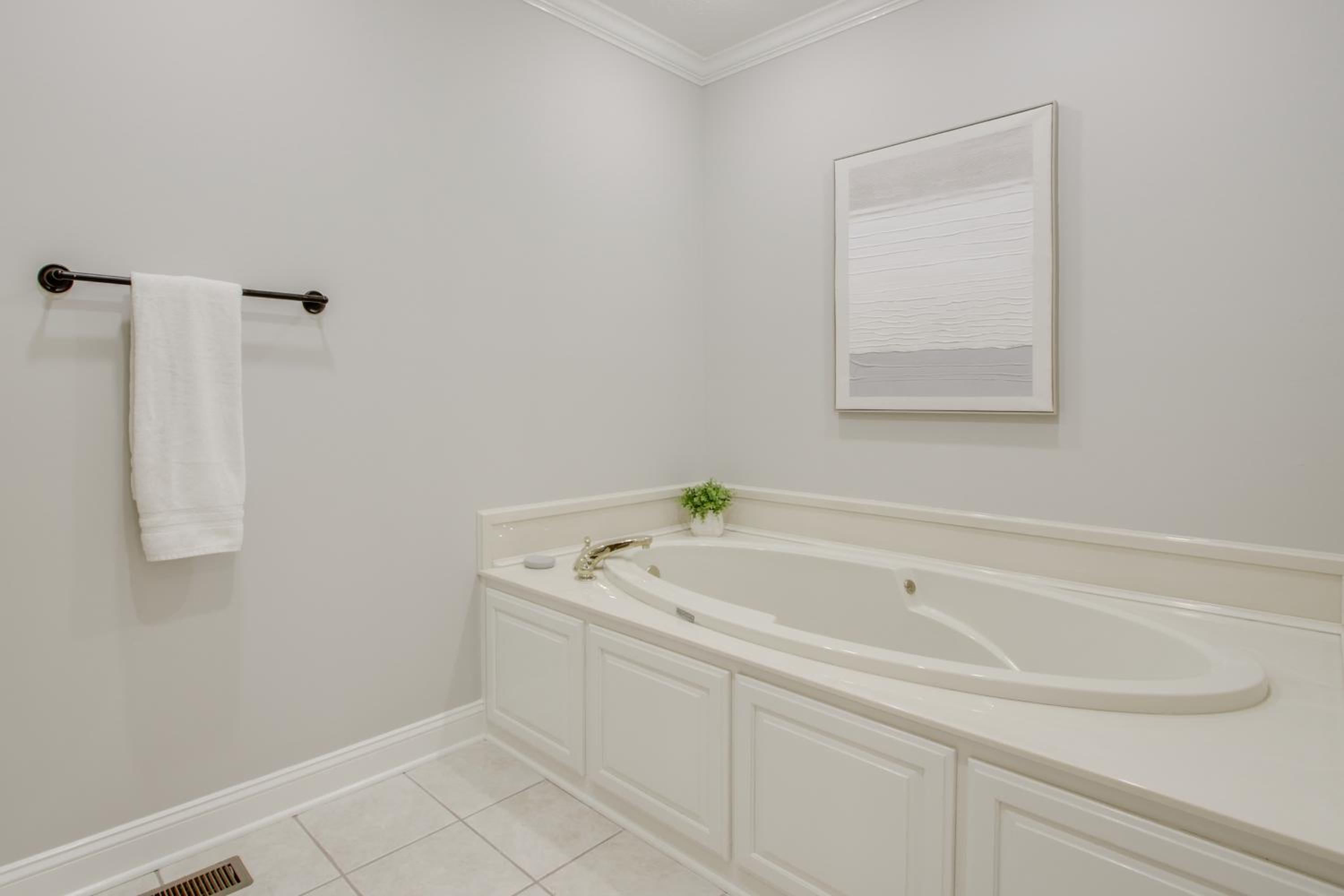 Newly Renovated Family Home on Tennessee River!