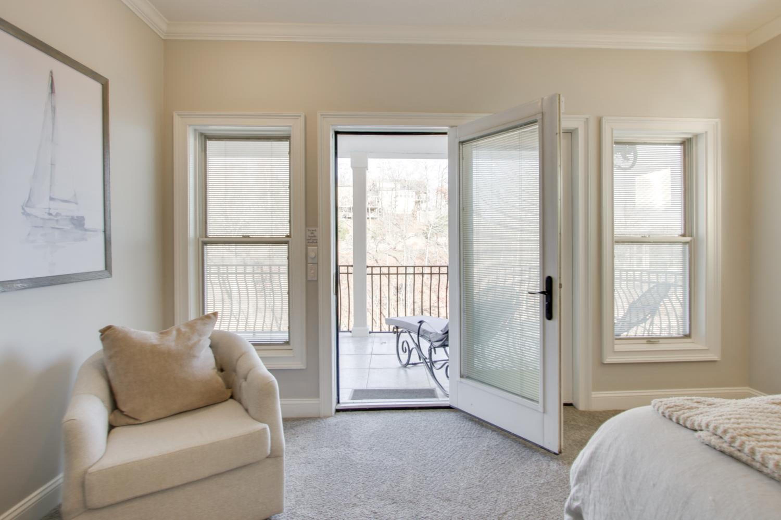 Newly Renovated Family Home on Tennessee River!