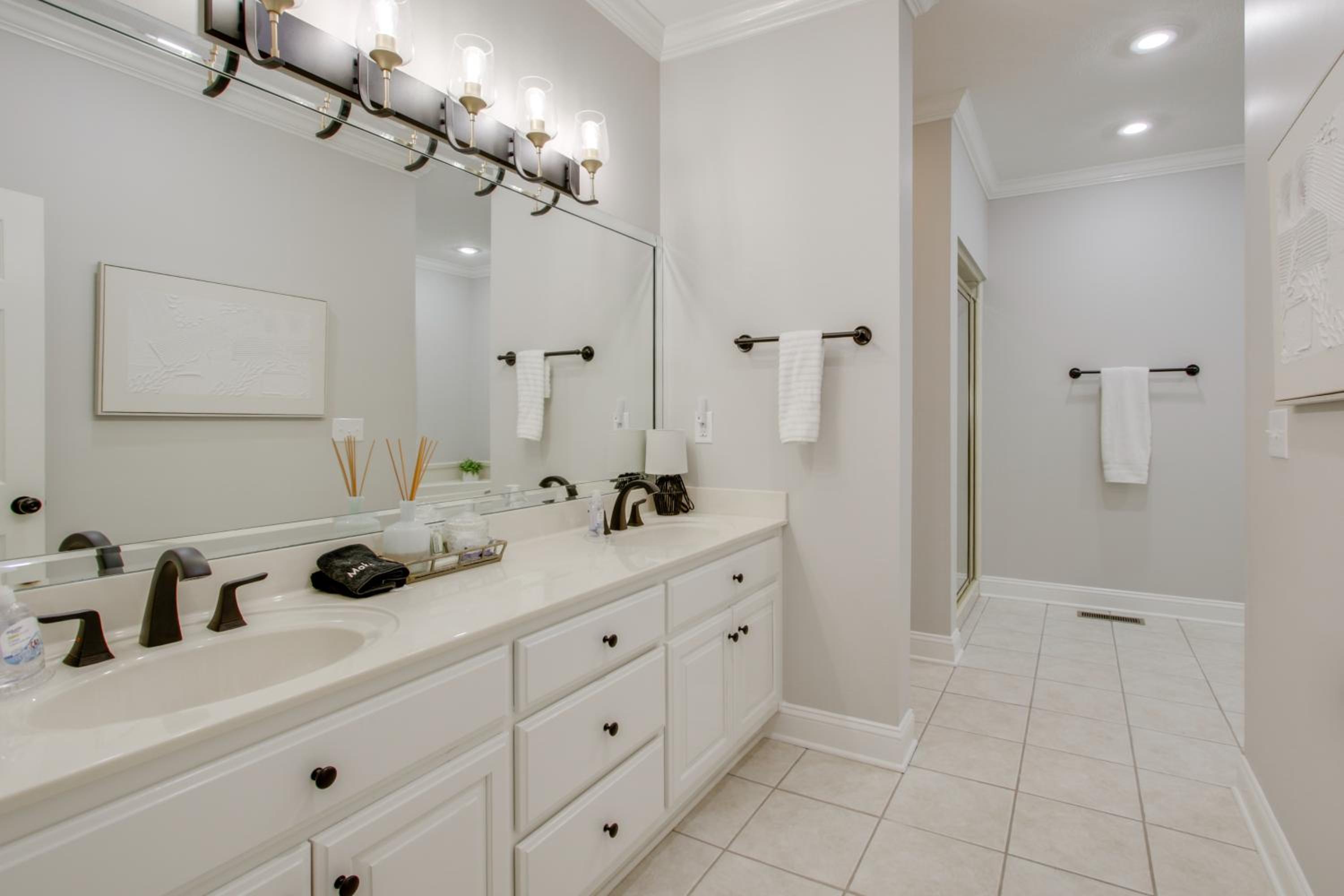 Newly Renovated Family Home on Tennessee River!