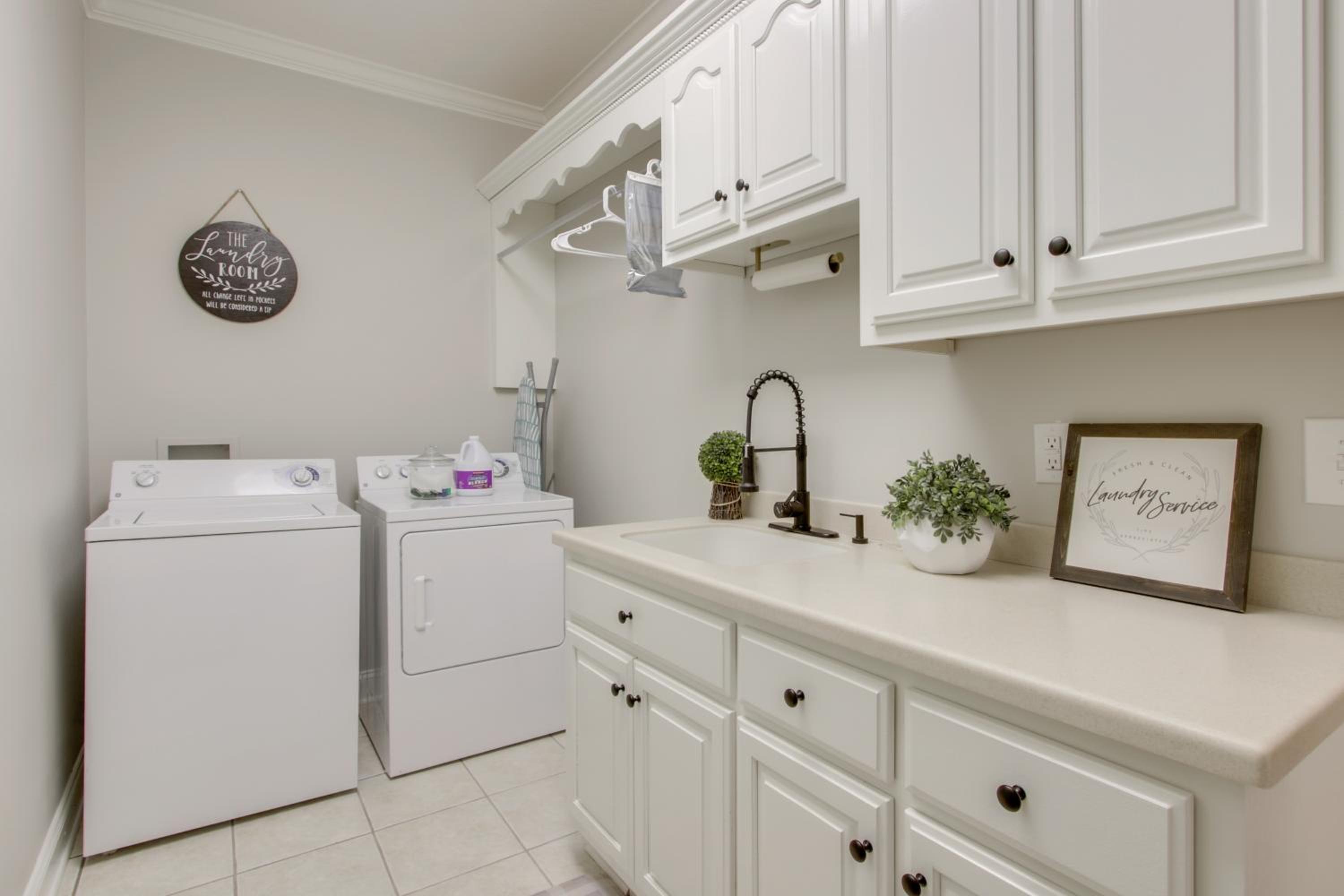 Newly Renovated Family Home on Tennessee River!