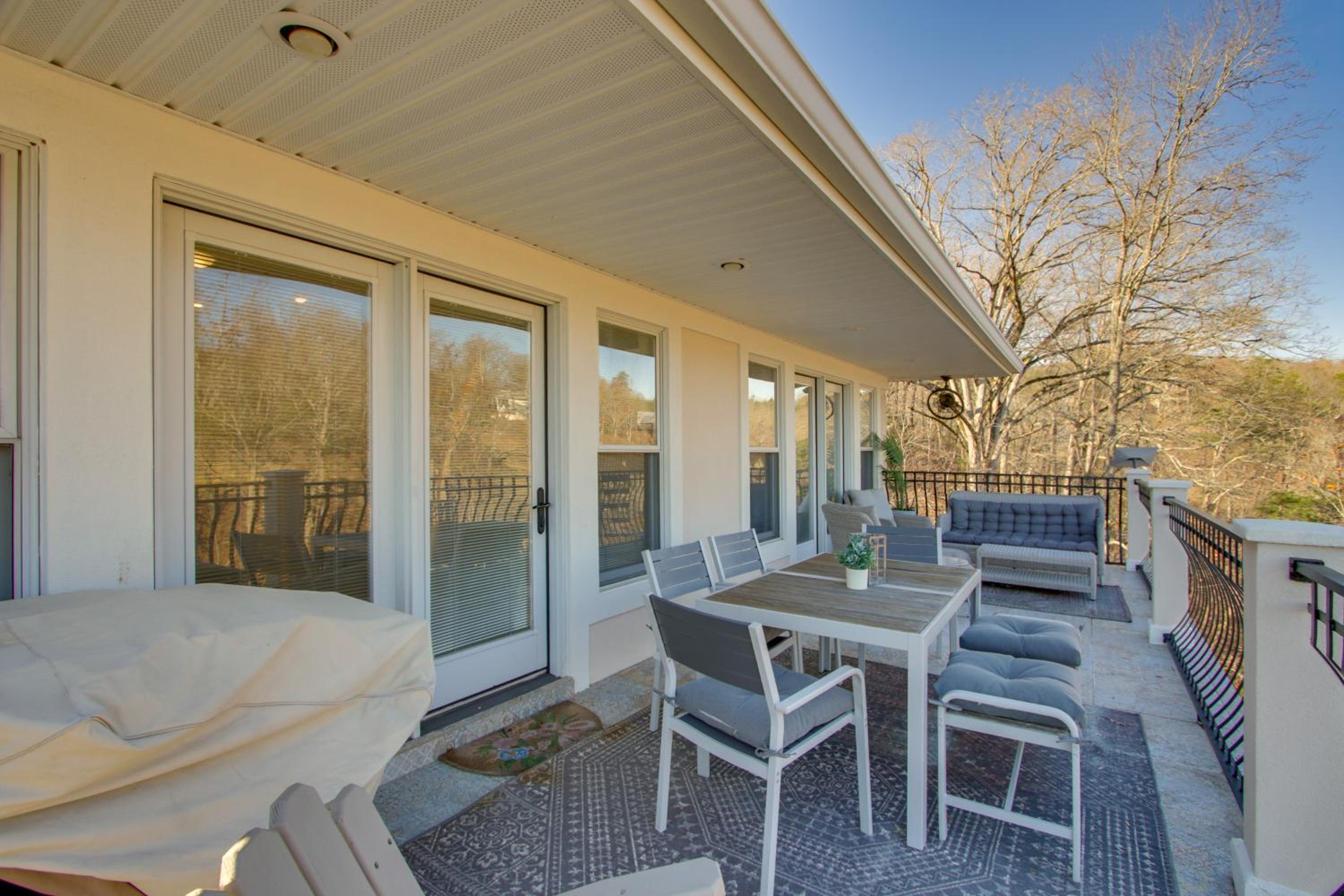 Newly Renovated Family Home on Tennessee River!