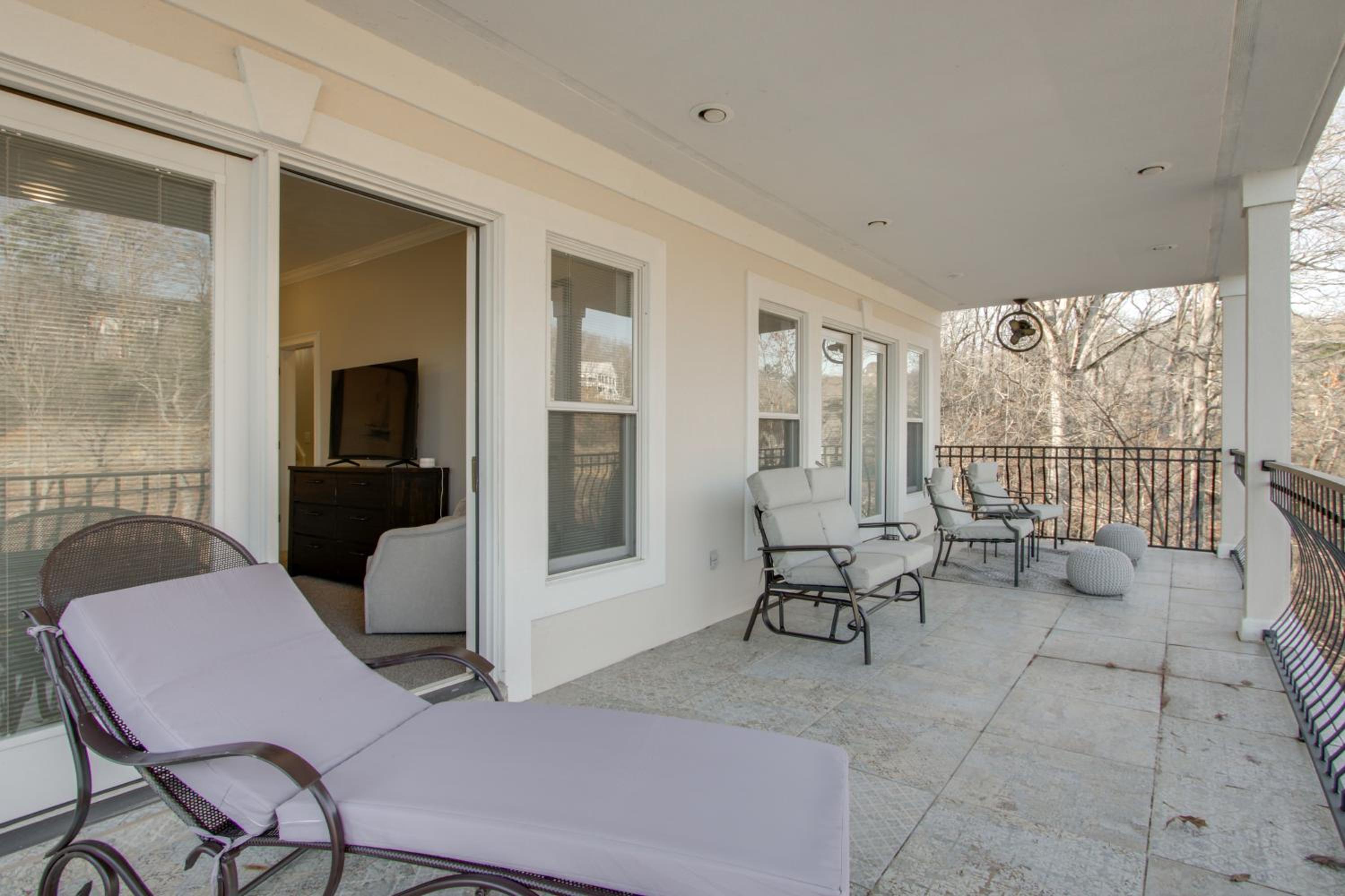 Newly Renovated Family Home on Tennessee River!