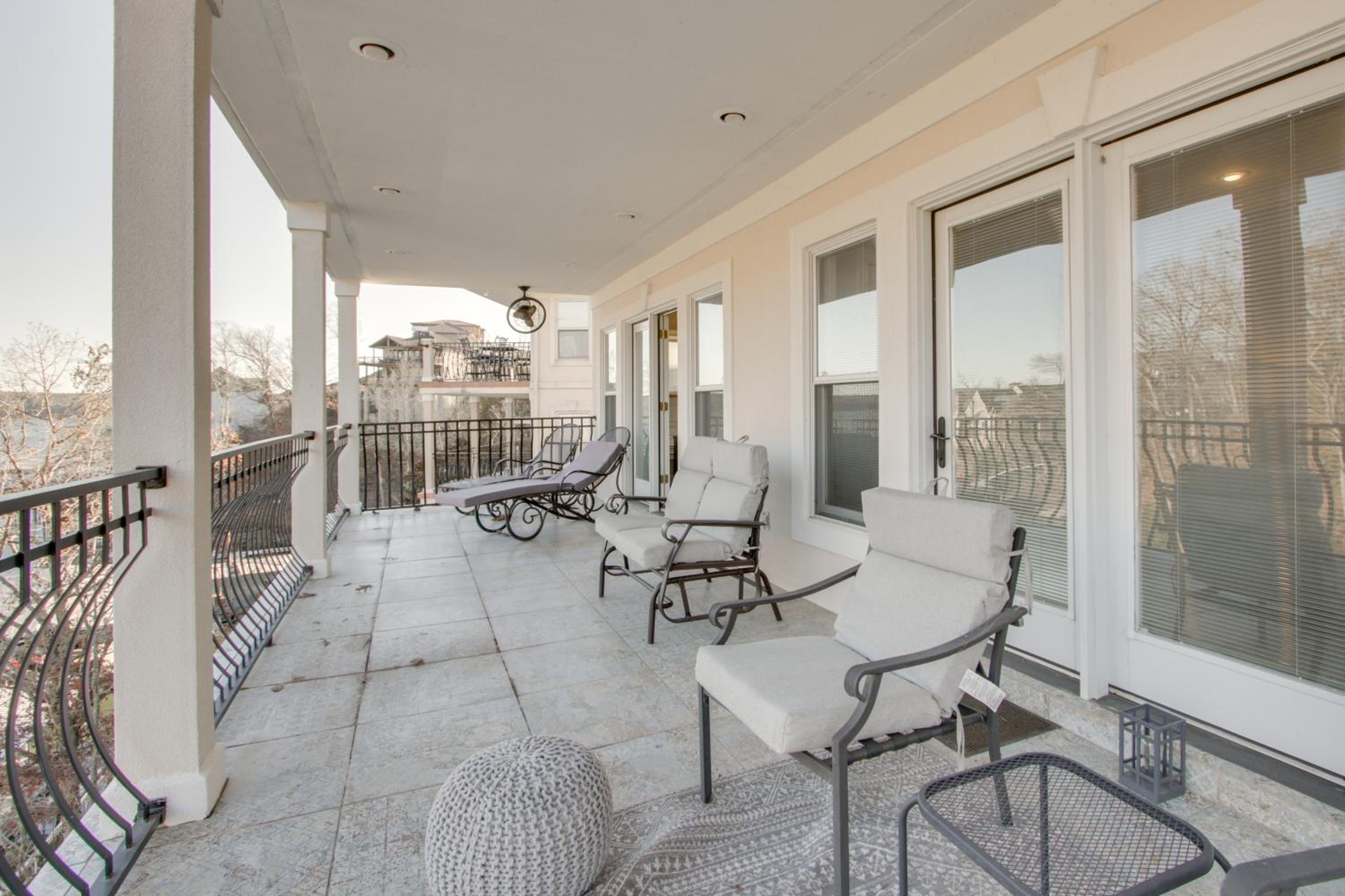 Newly Renovated Family Home on Tennessee River!