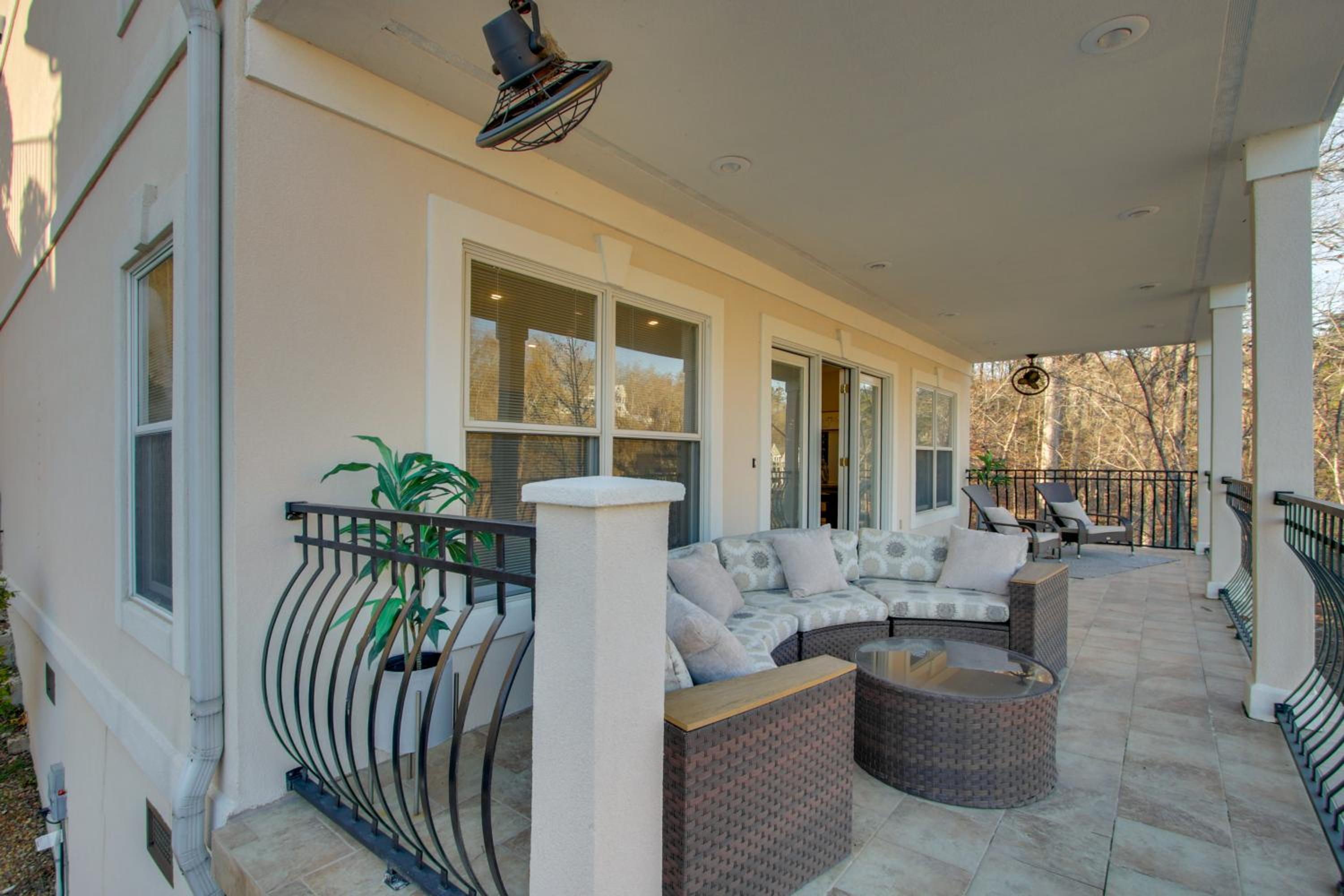 Newly Renovated Family Home on Tennessee River!