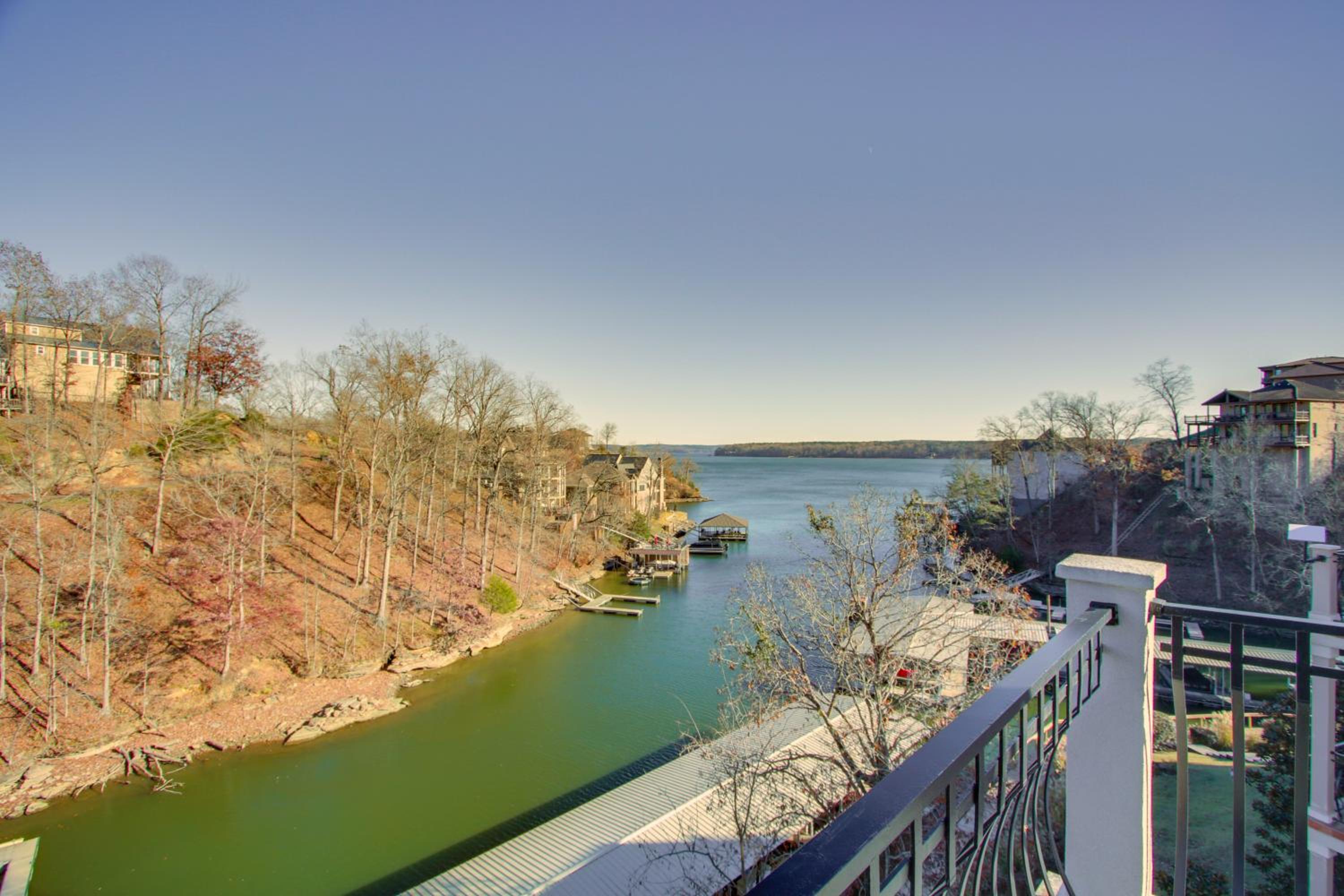 Newly Renovated Family Home on Tennessee River!