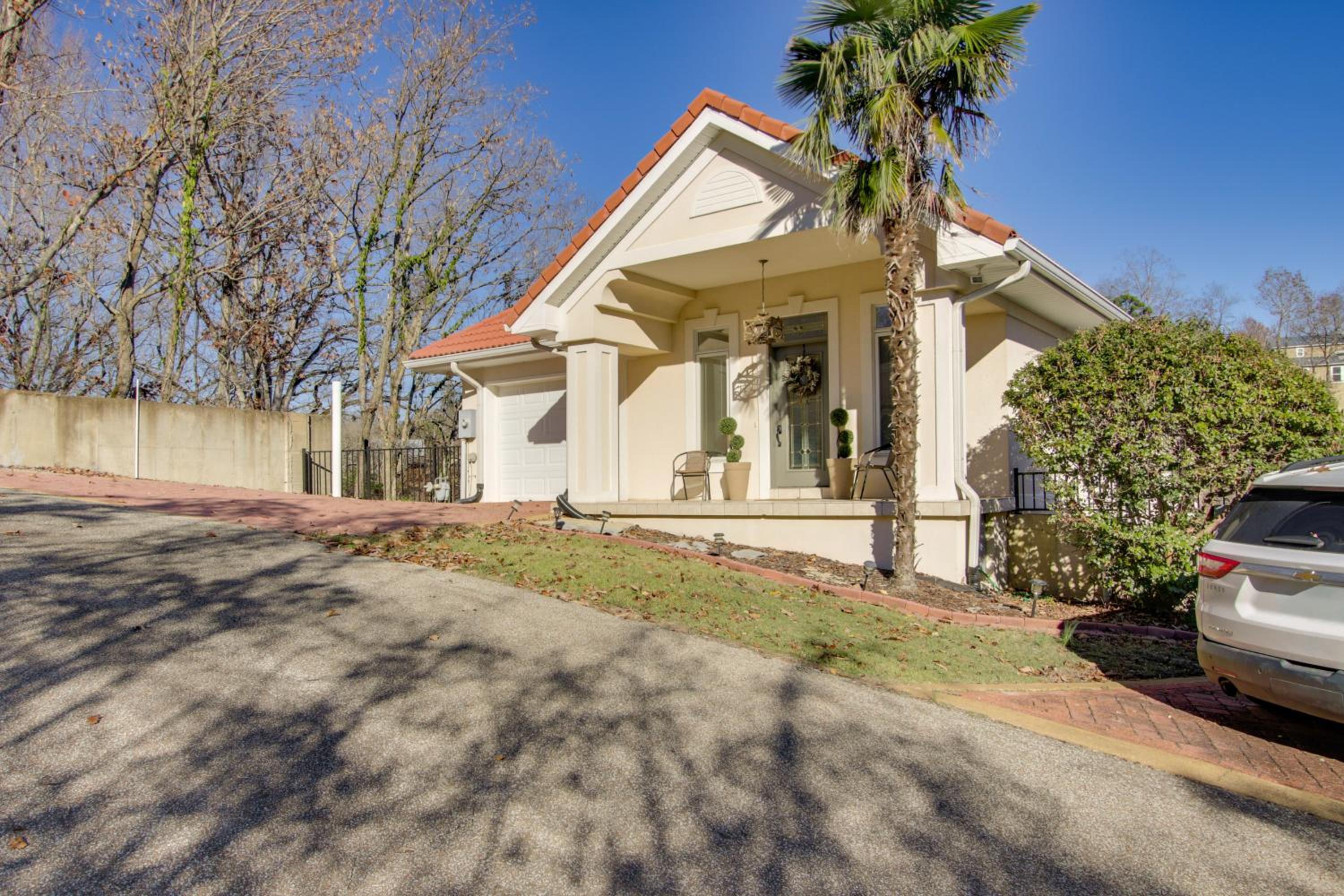Newly Renovated Family Home on Tennessee River!