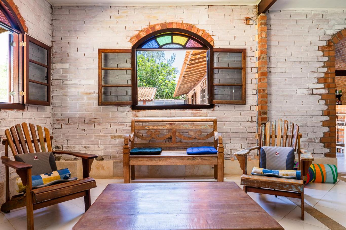 Casa com Piscina, Churrasqueira e Garagem