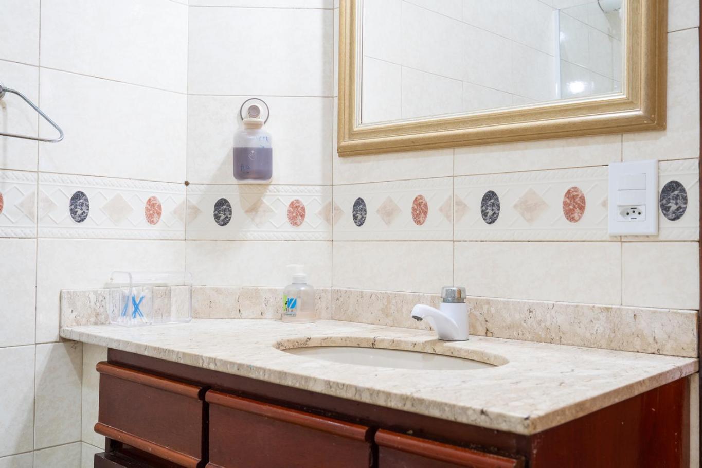 Casa com Piscina, Churrasqueira e Garagem