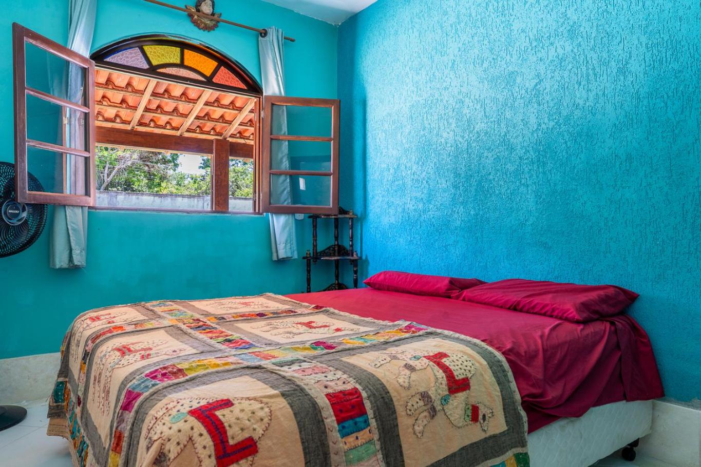 Casa com Piscina, Churrasqueira e Garagem