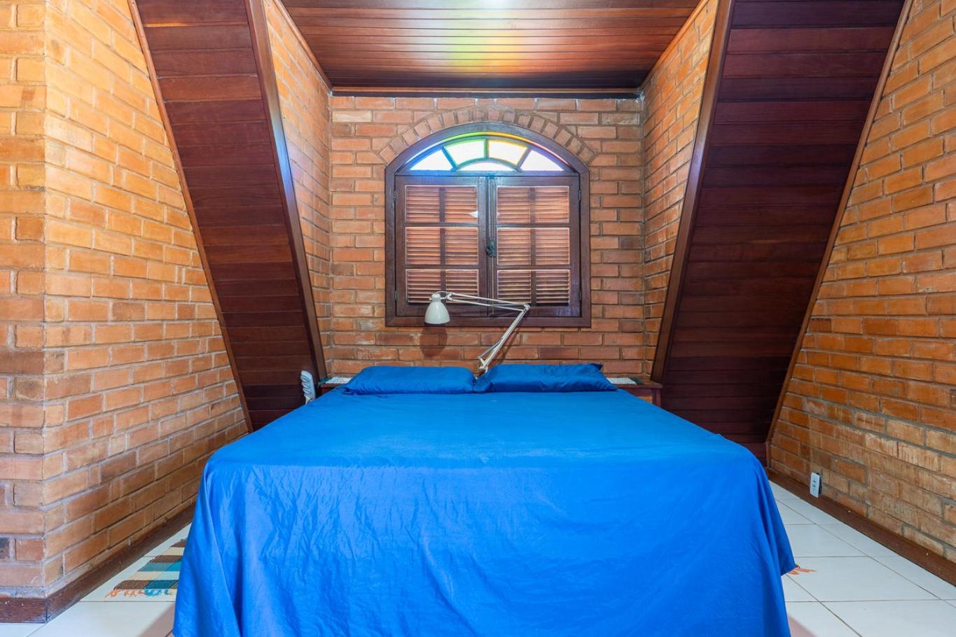 Casa com Piscina, Churrasqueira e Garagem