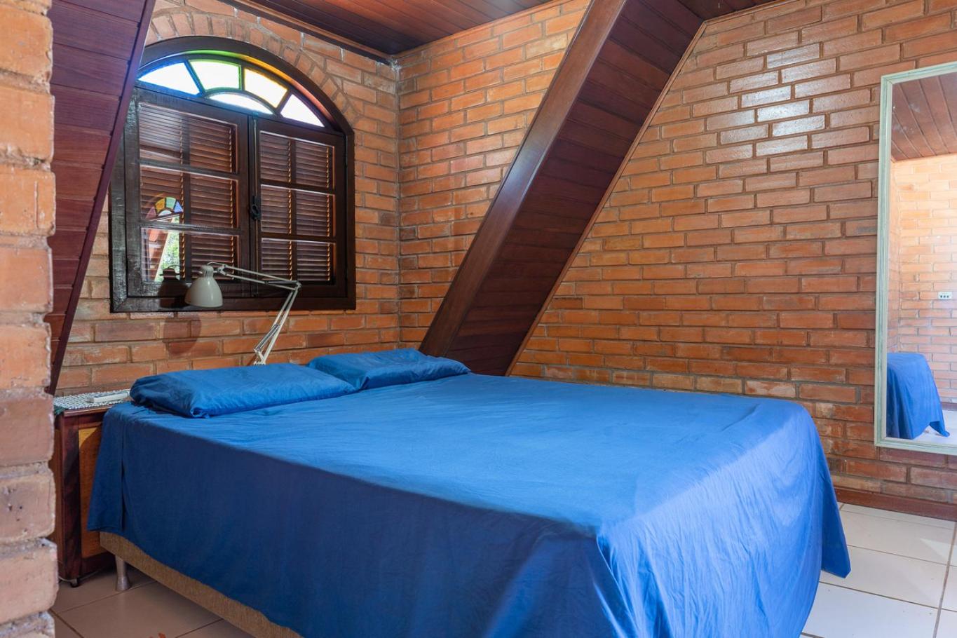 Casa com Piscina, Churrasqueira e Garagem