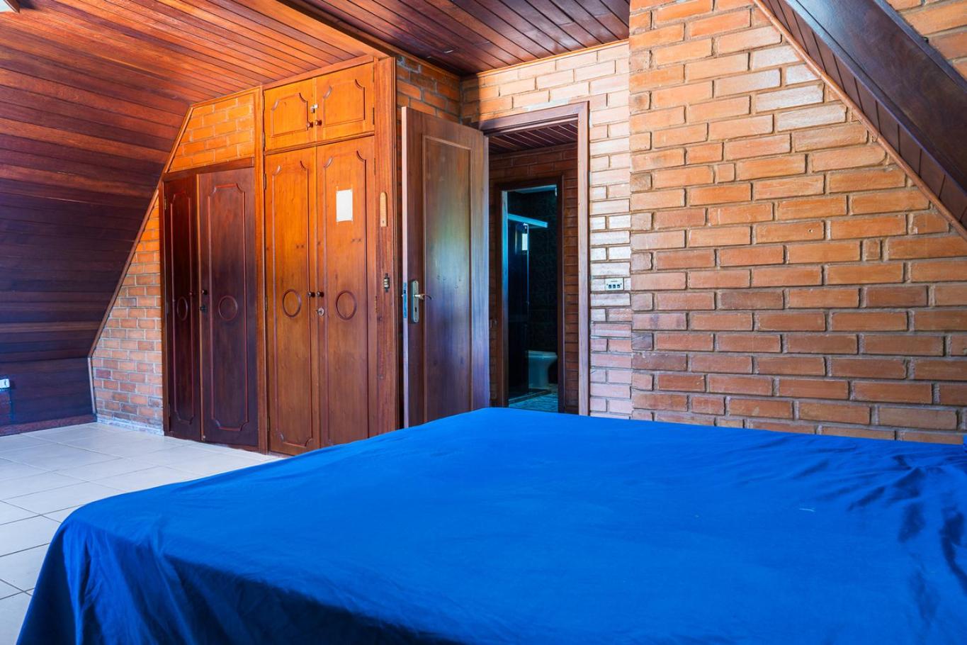 Casa com Piscina, Churrasqueira e Garagem