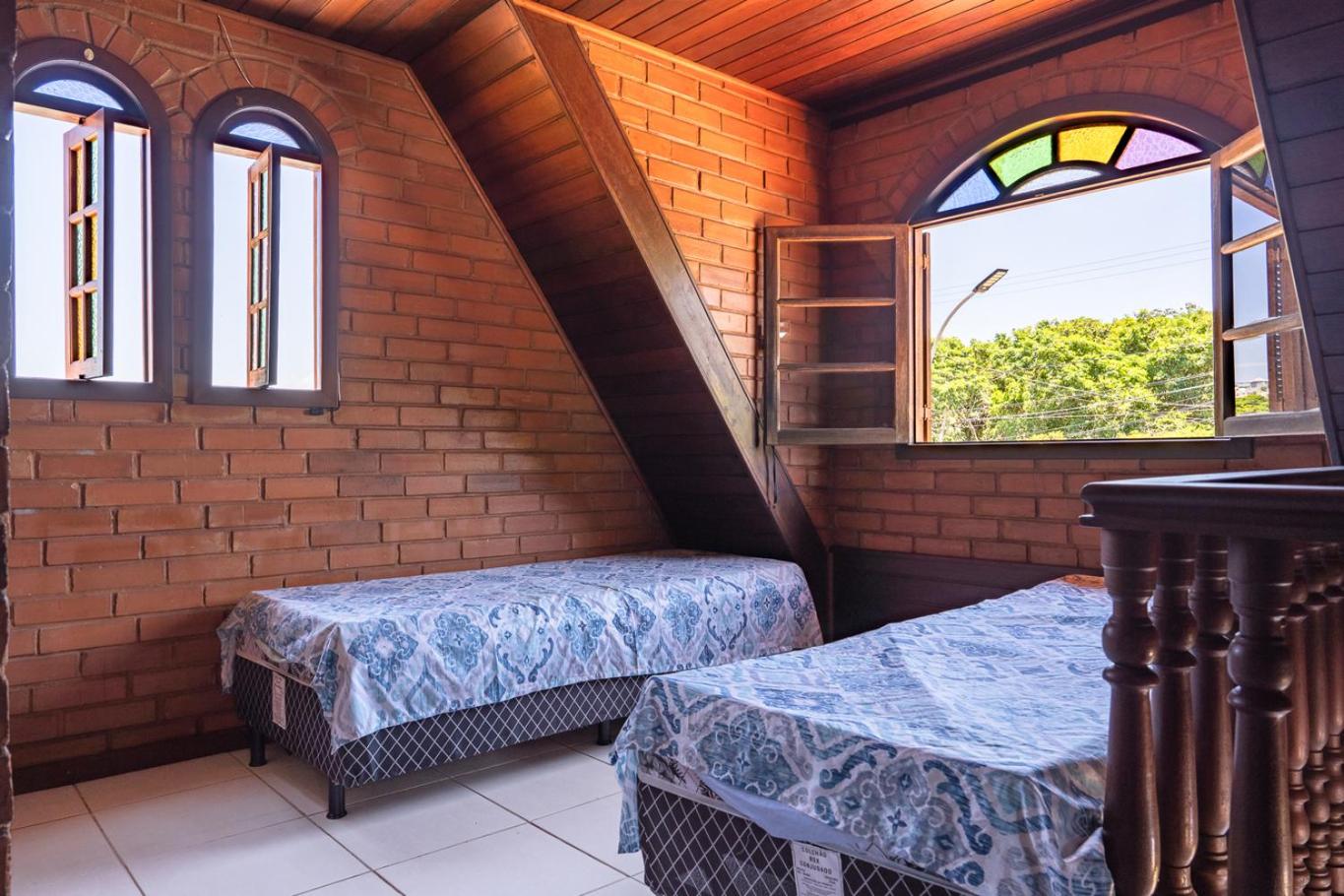 Casa com Piscina, Churrasqueira e Garagem