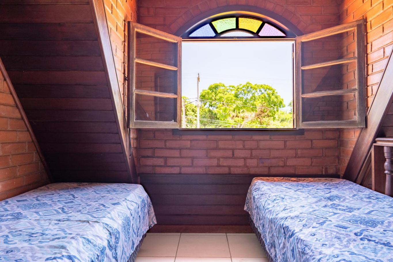 Casa com Piscina, Churrasqueira e Garagem