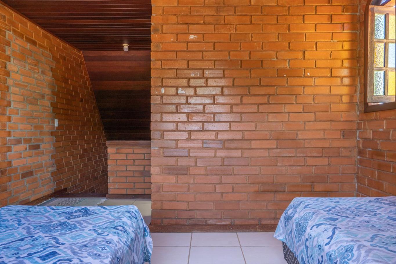 Casa com Piscina, Churrasqueira e Garagem