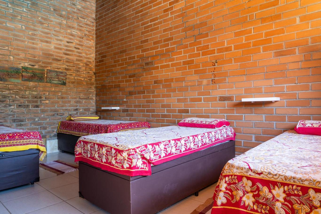 Casa com Piscina, Churrasqueira e Garagem