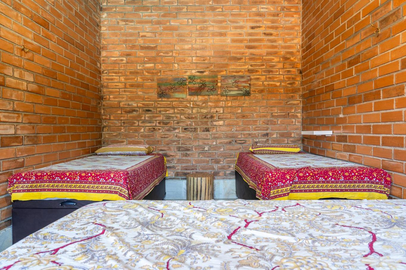 Casa com Piscina, Churrasqueira e Garagem