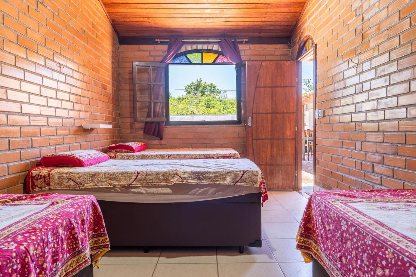 Casa com Piscina, Churrasqueira e Garagem