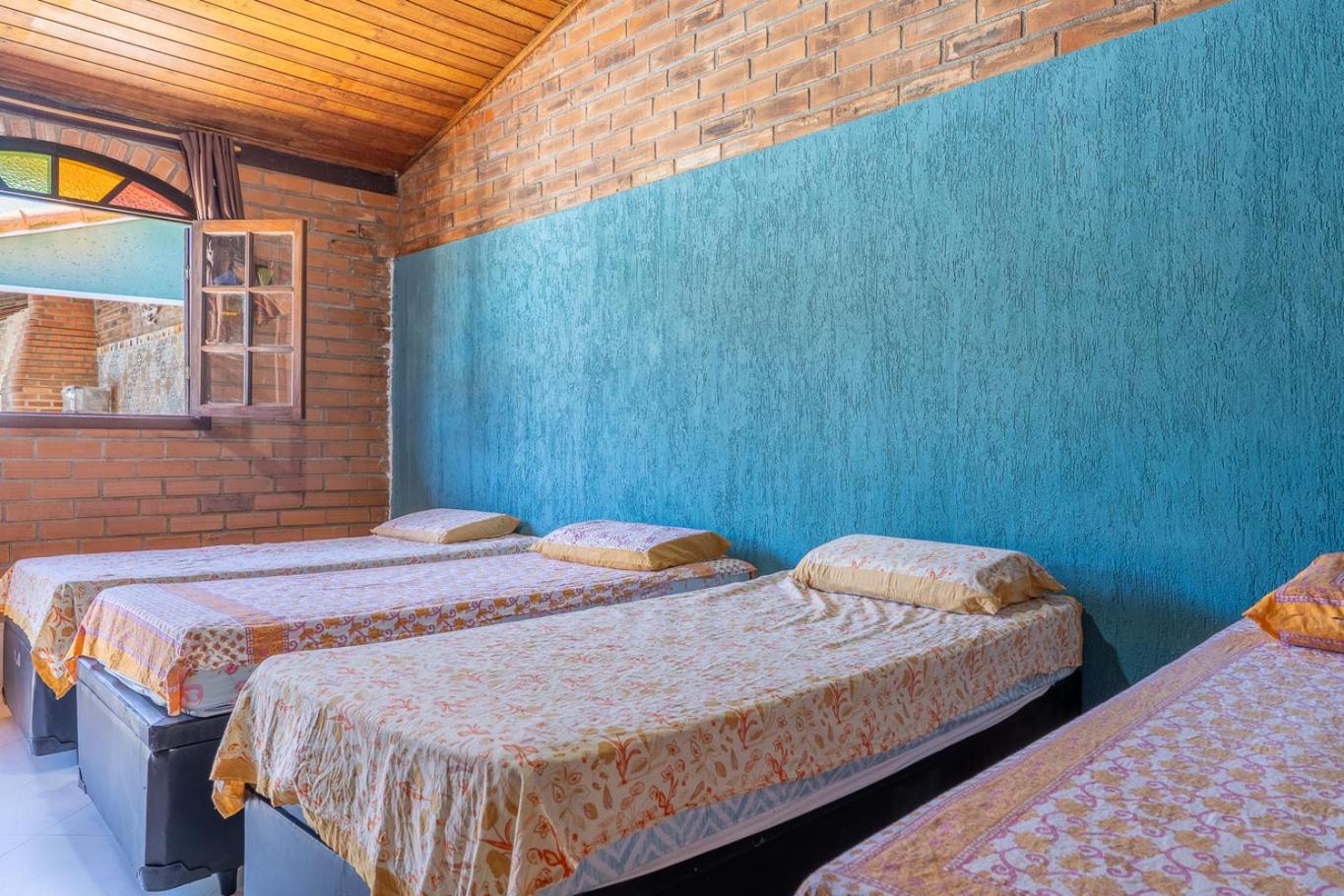Casa com Piscina, Churrasqueira e Garagem