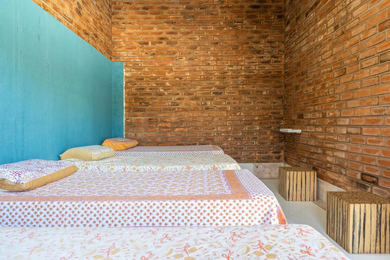 Casa com Piscina, Churrasqueira e Garagem