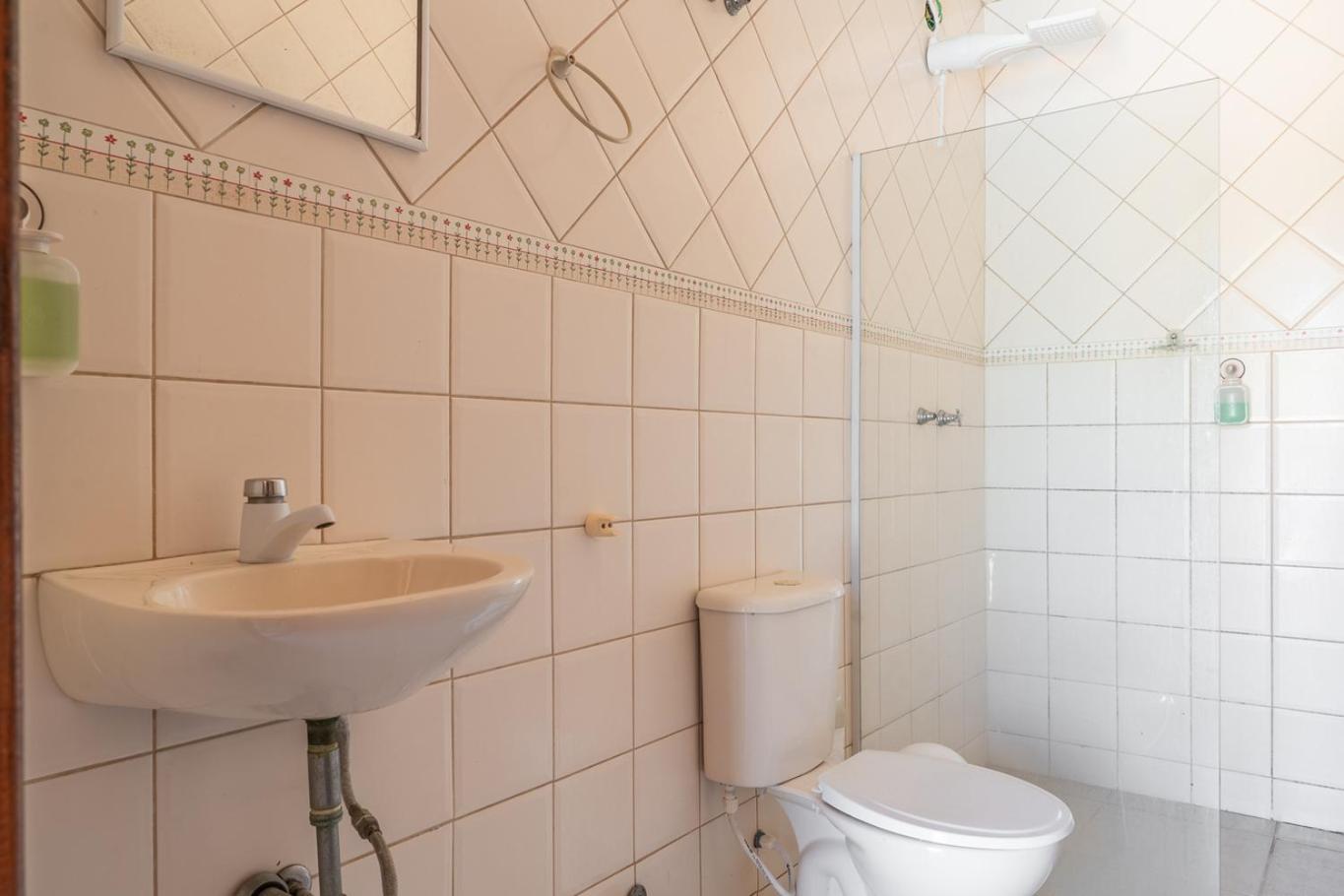 Casa com Piscina, Churrasqueira e Garagem