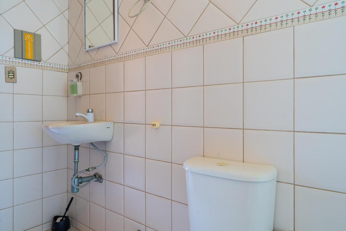 Casa com Piscina, Churrasqueira e Garagem