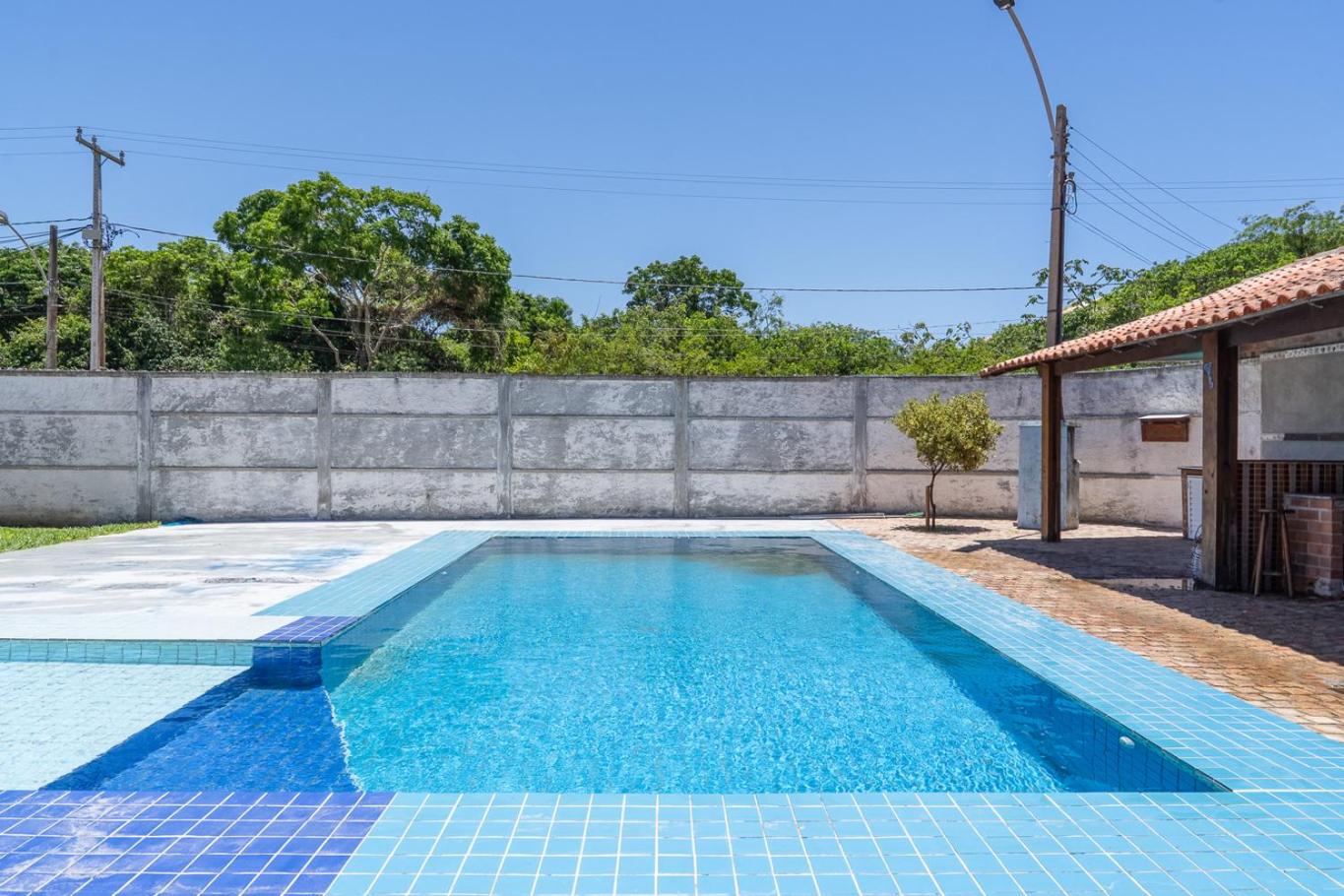 Casa com Piscina, Churrasqueira e Garagem