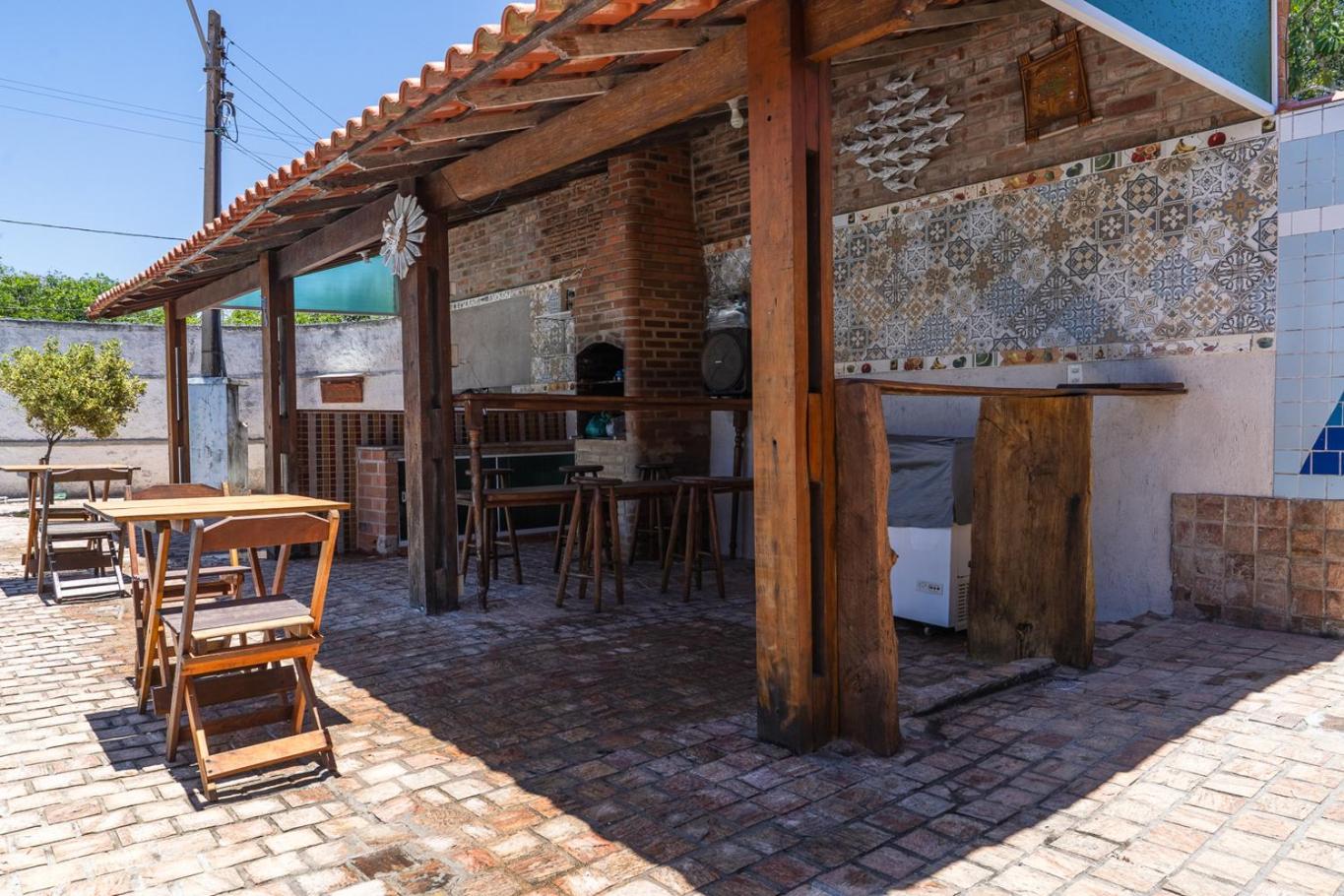 Casa com Piscina, Churrasqueira e Garagem