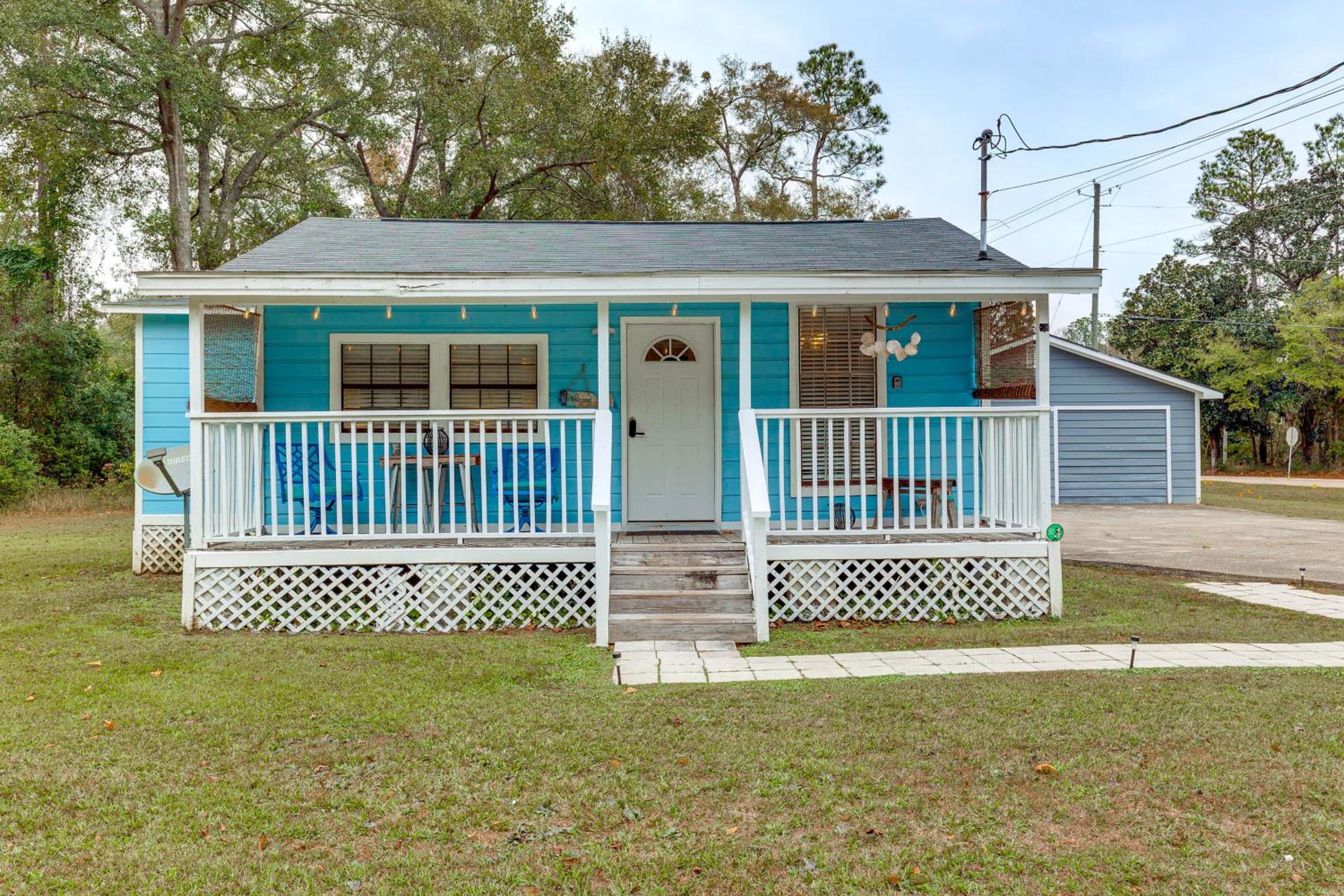 Endless Entertainment! Unique and Cozy Theodore Home