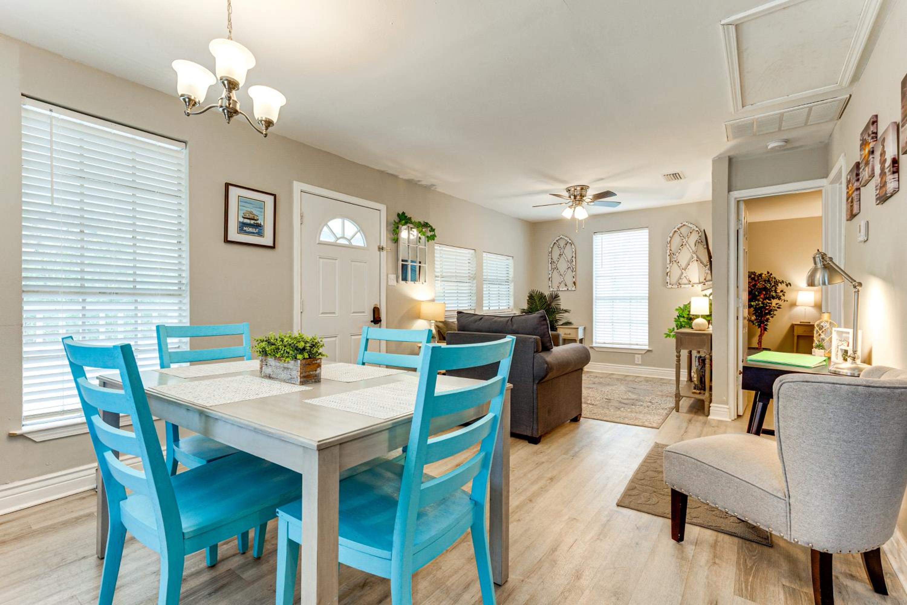 Endless Entertainment! Unique and Cozy Theodore Home