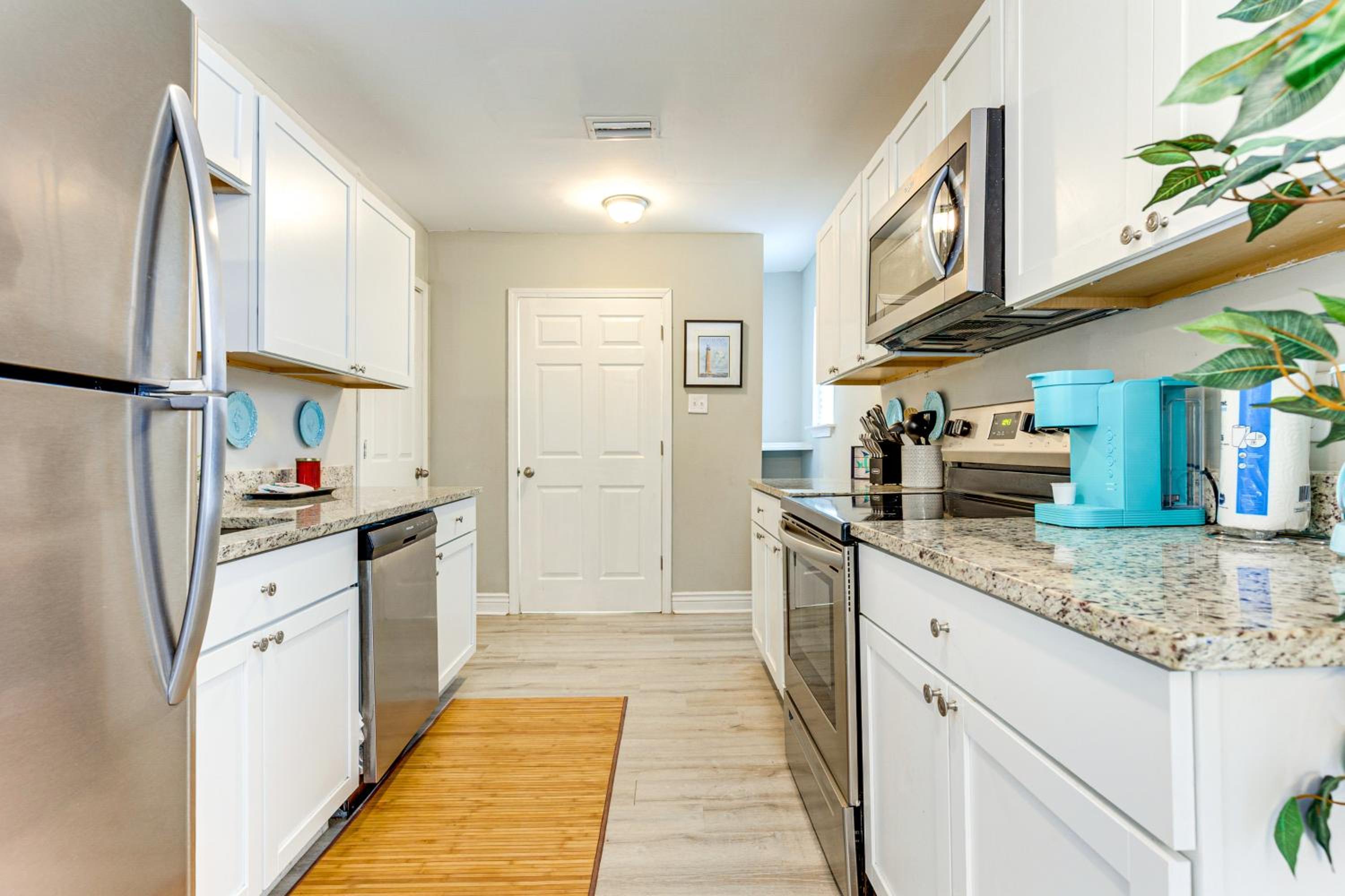 Endless Entertainment! Unique and Cozy Theodore Home