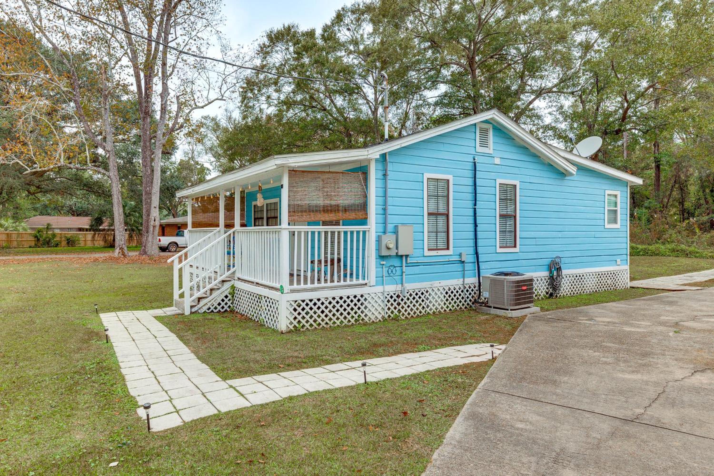 Endless Entertainment! Unique and Cozy Theodore Home