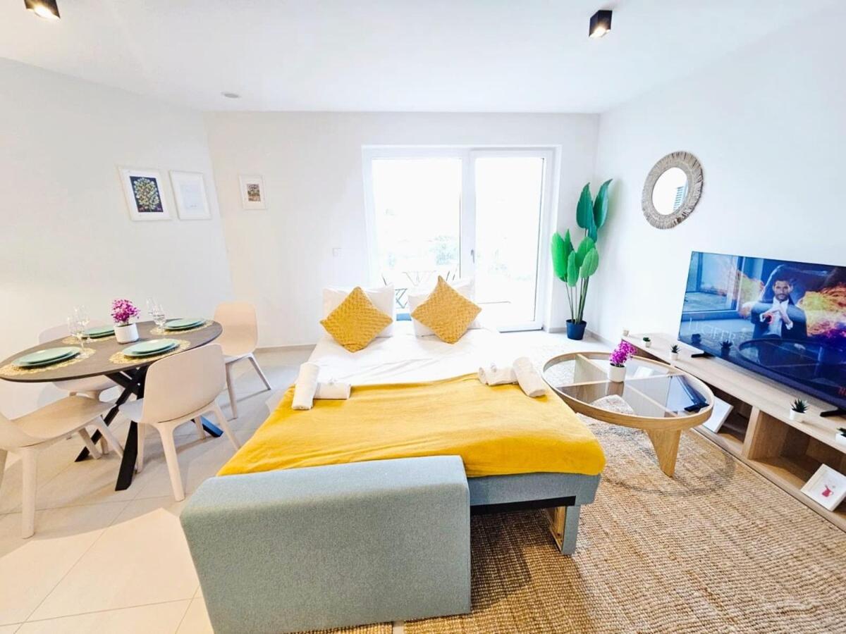 Warm&Bright 1BR Flat with terrace and parking