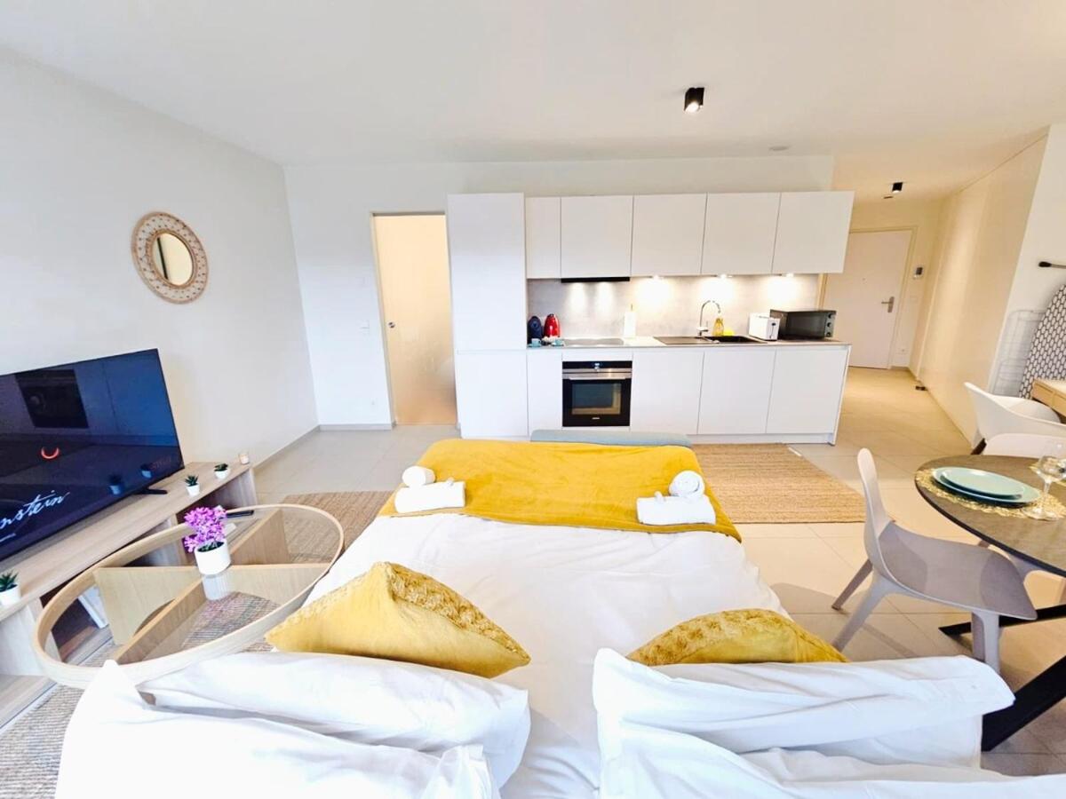 Warm&Bright 1BR Flat with terrace and parking