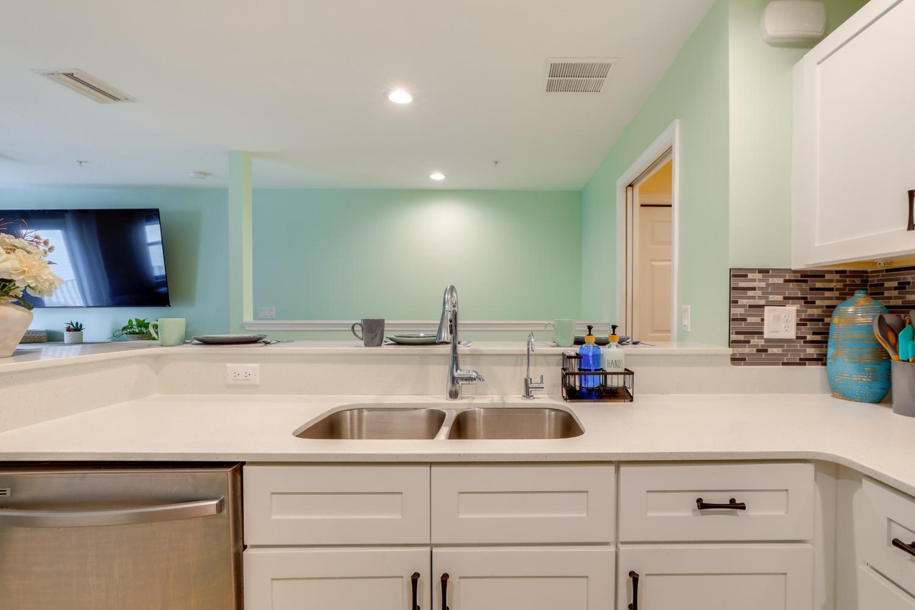 3 Mi to Riverwalk Family Gem in Gated Community!