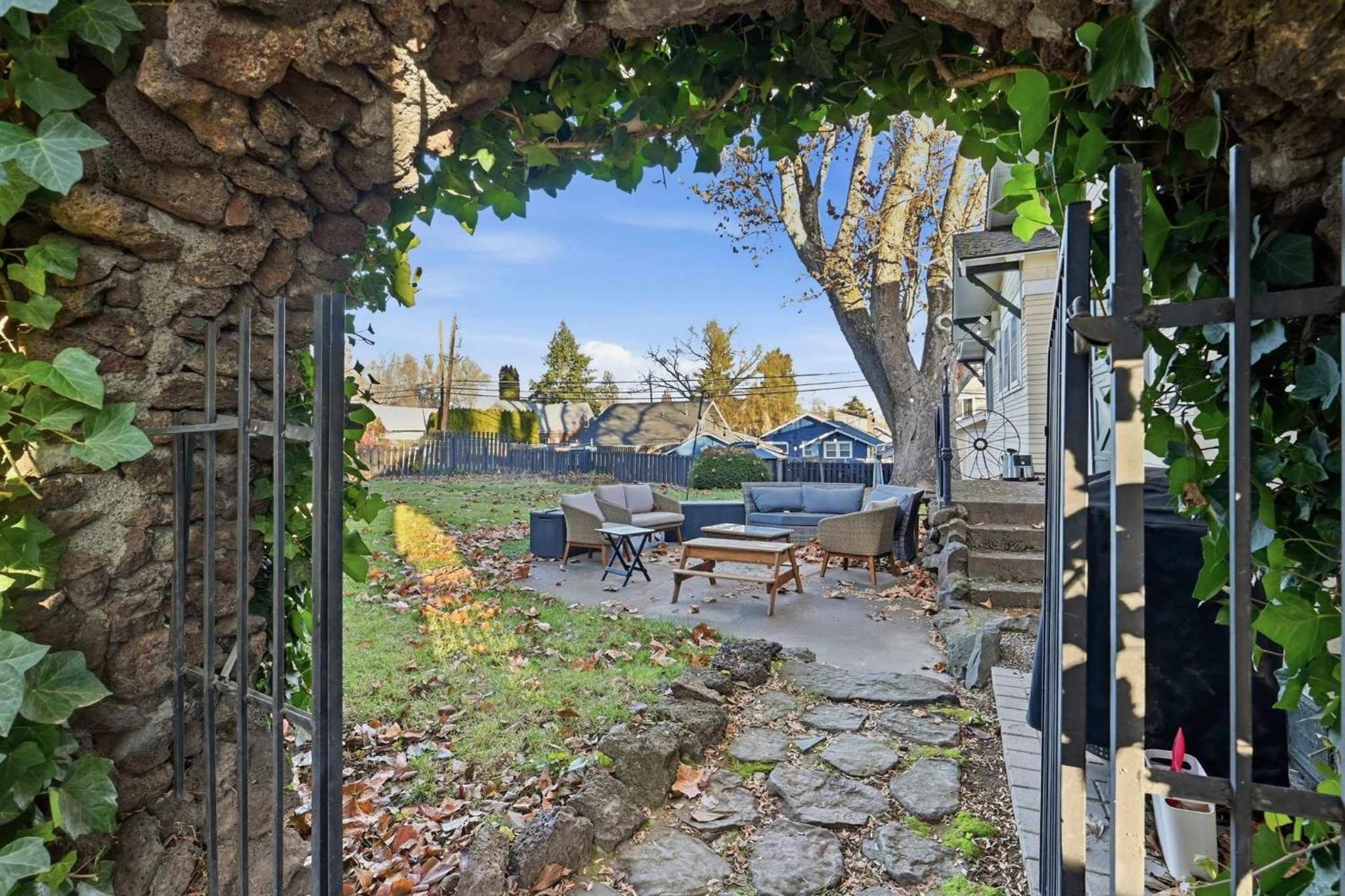 Historic Yakima Home 4BR Office Backyard Oasis