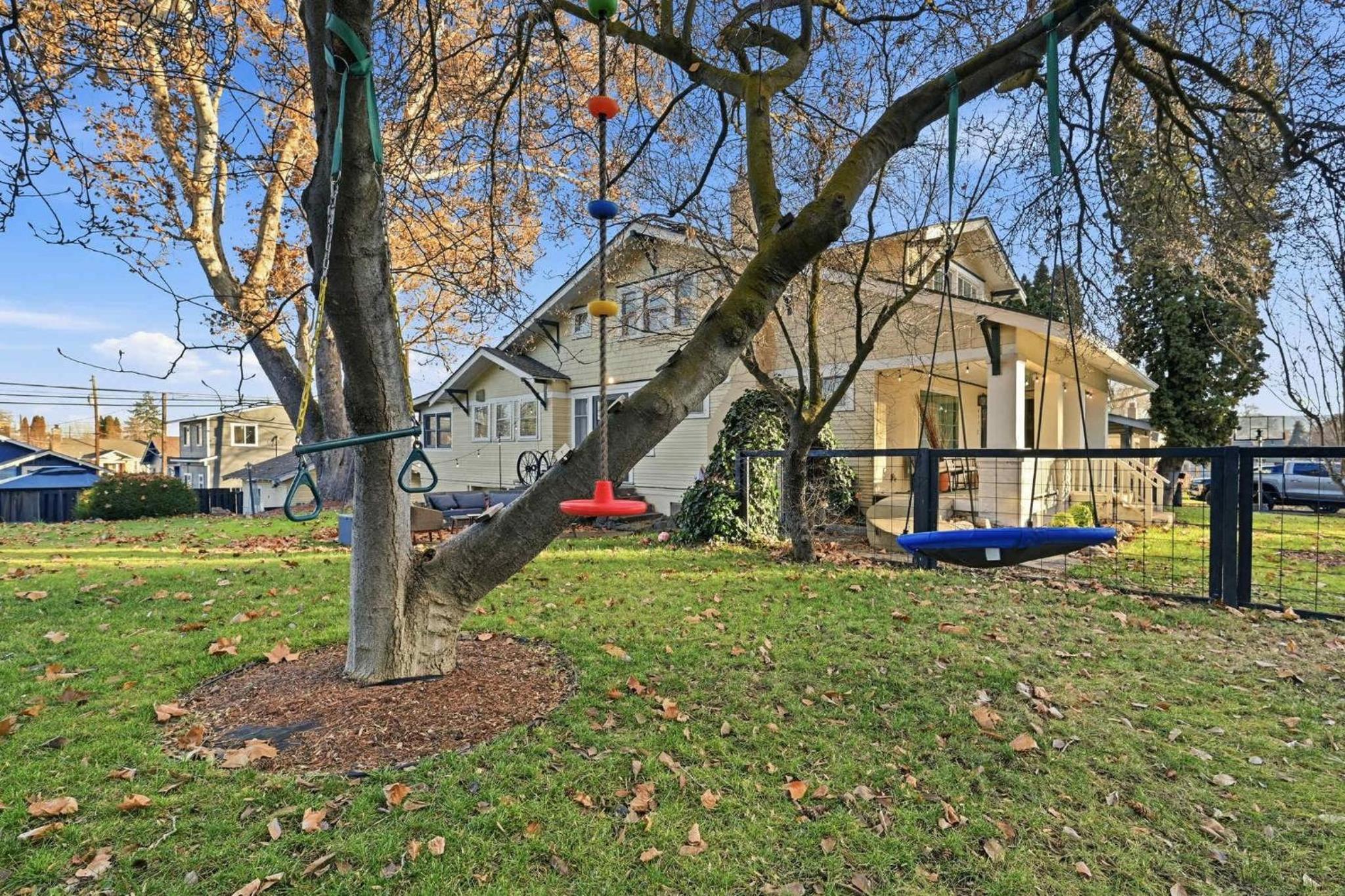 Historic Yakima Home 4BR Office Backyard Oasis