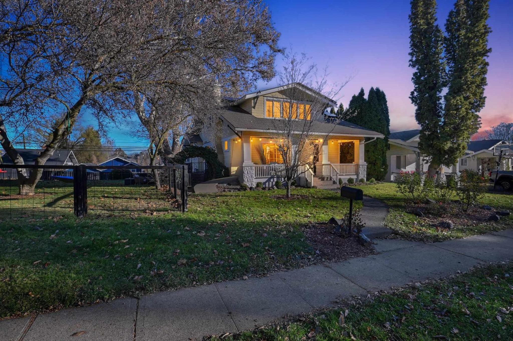 Historic Yakima Home 4BR Office Backyard Oasis
