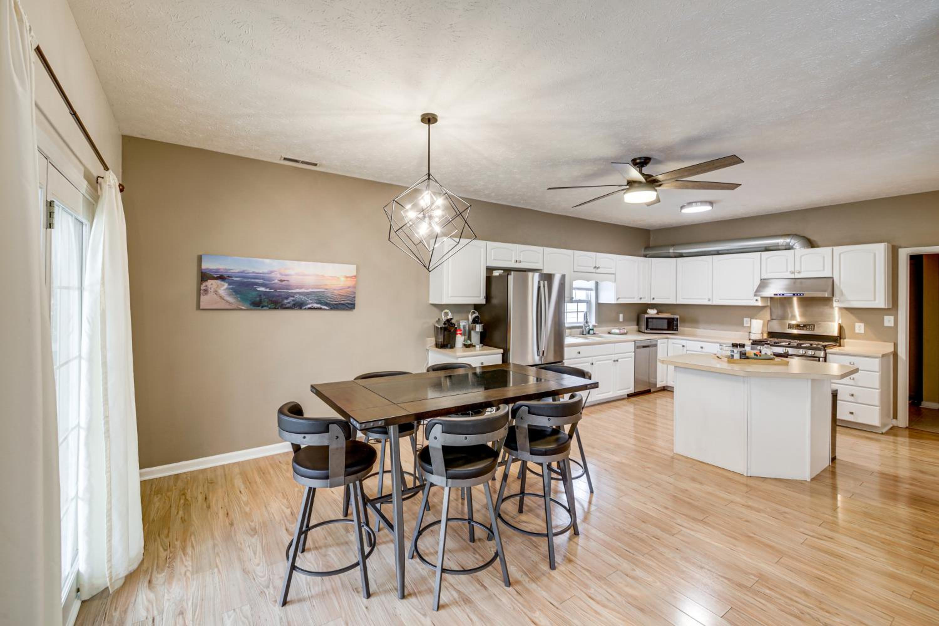 2 Mi to Arts and Design District Retreat with Yard