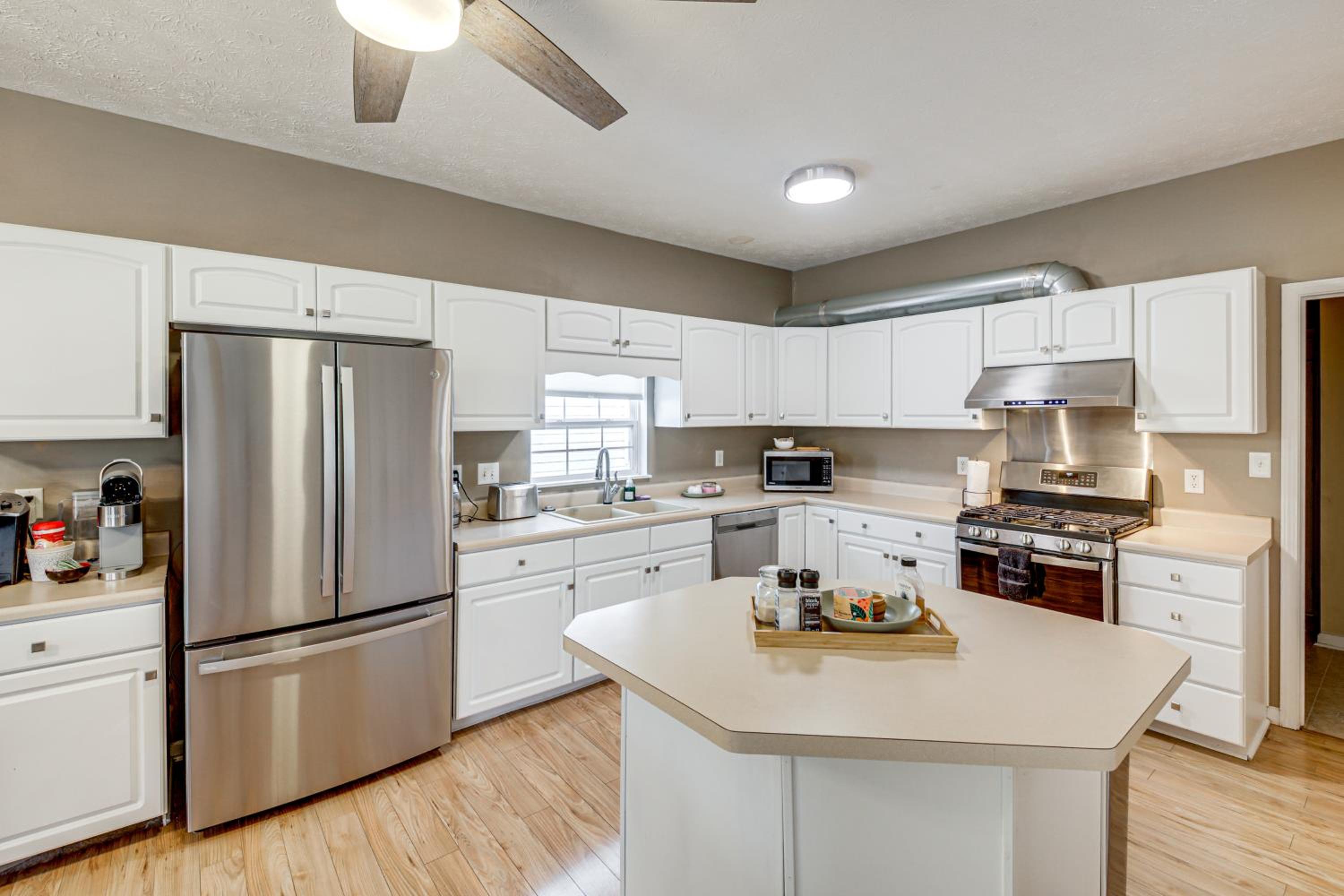 2 Mi to Arts and Design District Retreat with Yard
