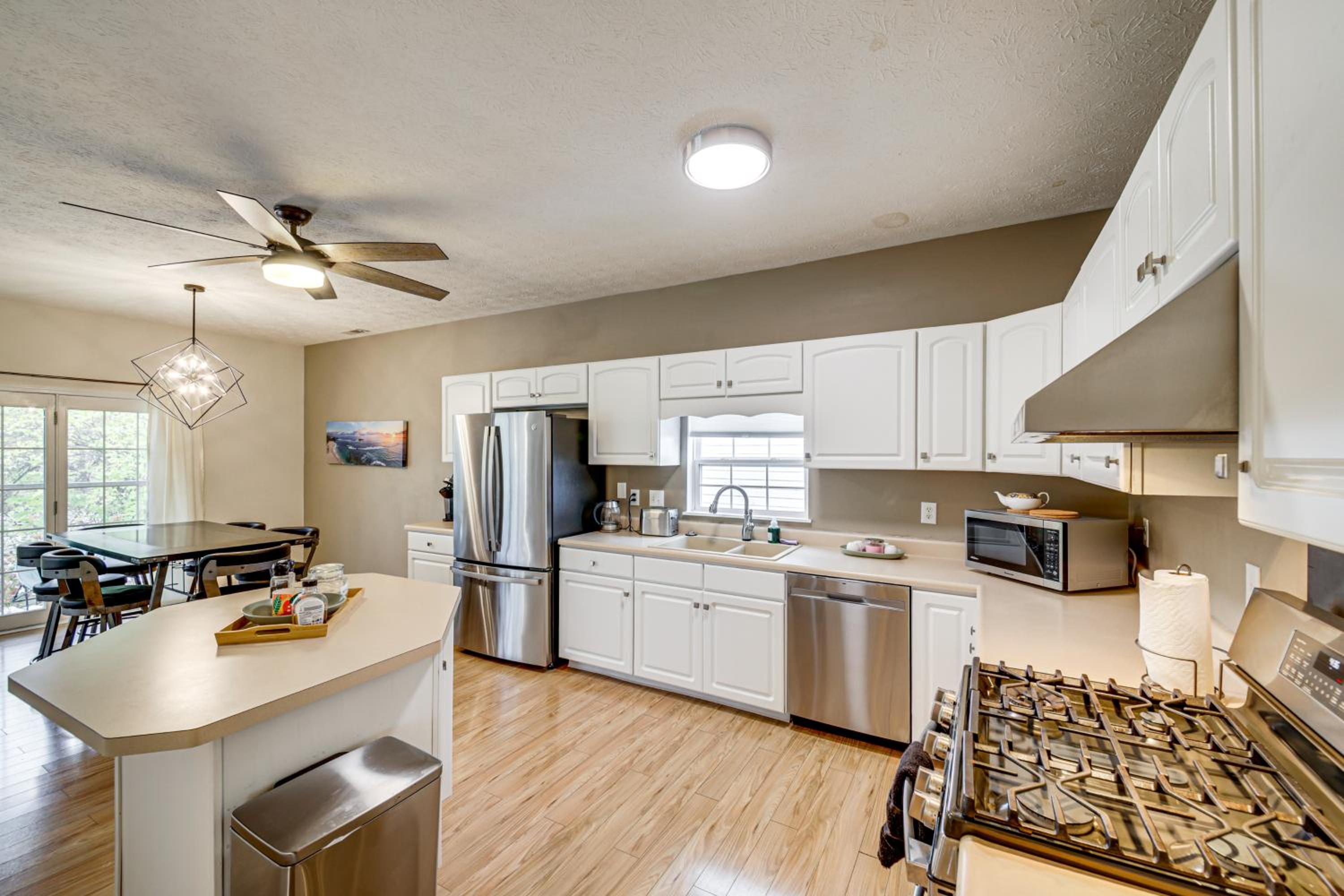 2 Mi to Arts and Design District Retreat with Yard