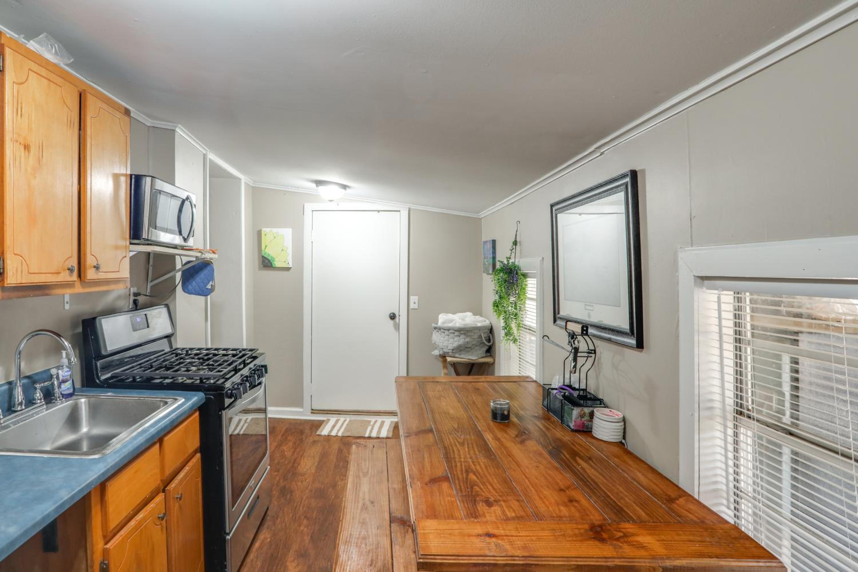 5 Mi to Sardis Lake! Relaxed Stay Near Outdoor Fun