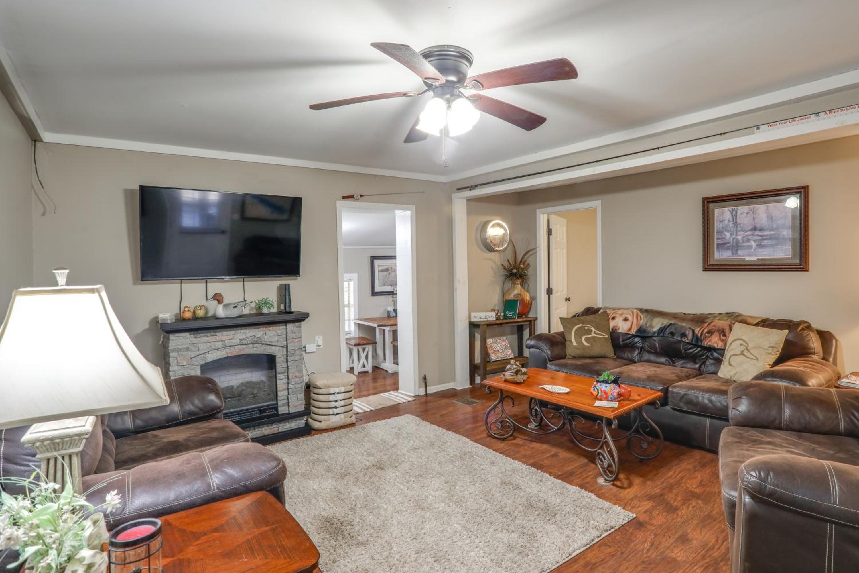 5 Mi to Sardis Lake! Relaxed Stay Near Outdoor Fun