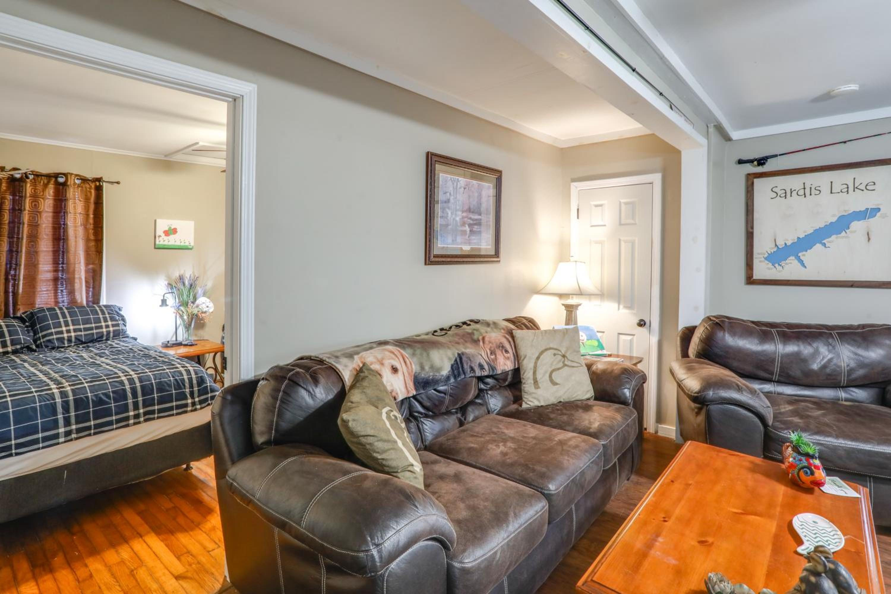 5 Mi to Sardis Lake! Relaxed Stay Near Outdoor Fun