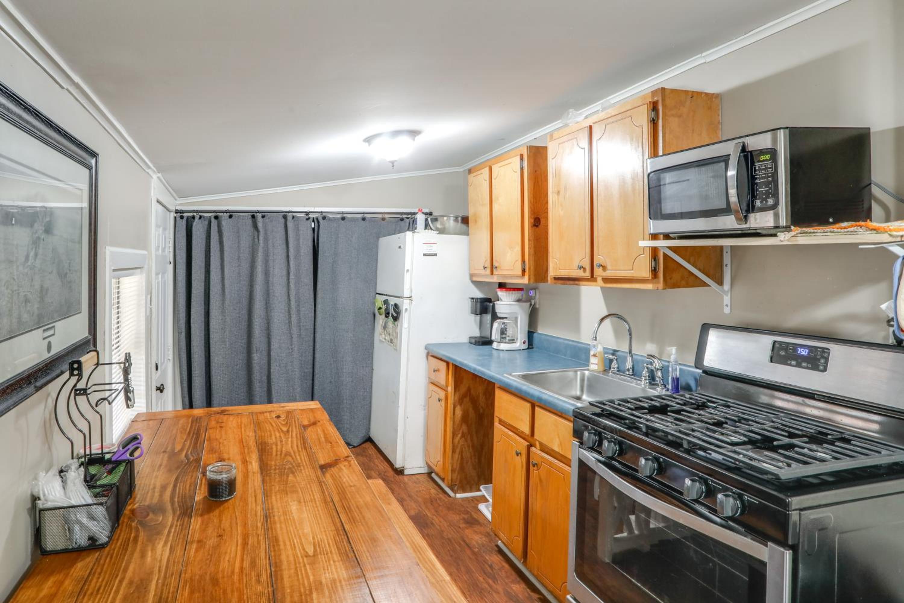 5 Mi to Sardis Lake! Relaxed Stay Near Outdoor Fun