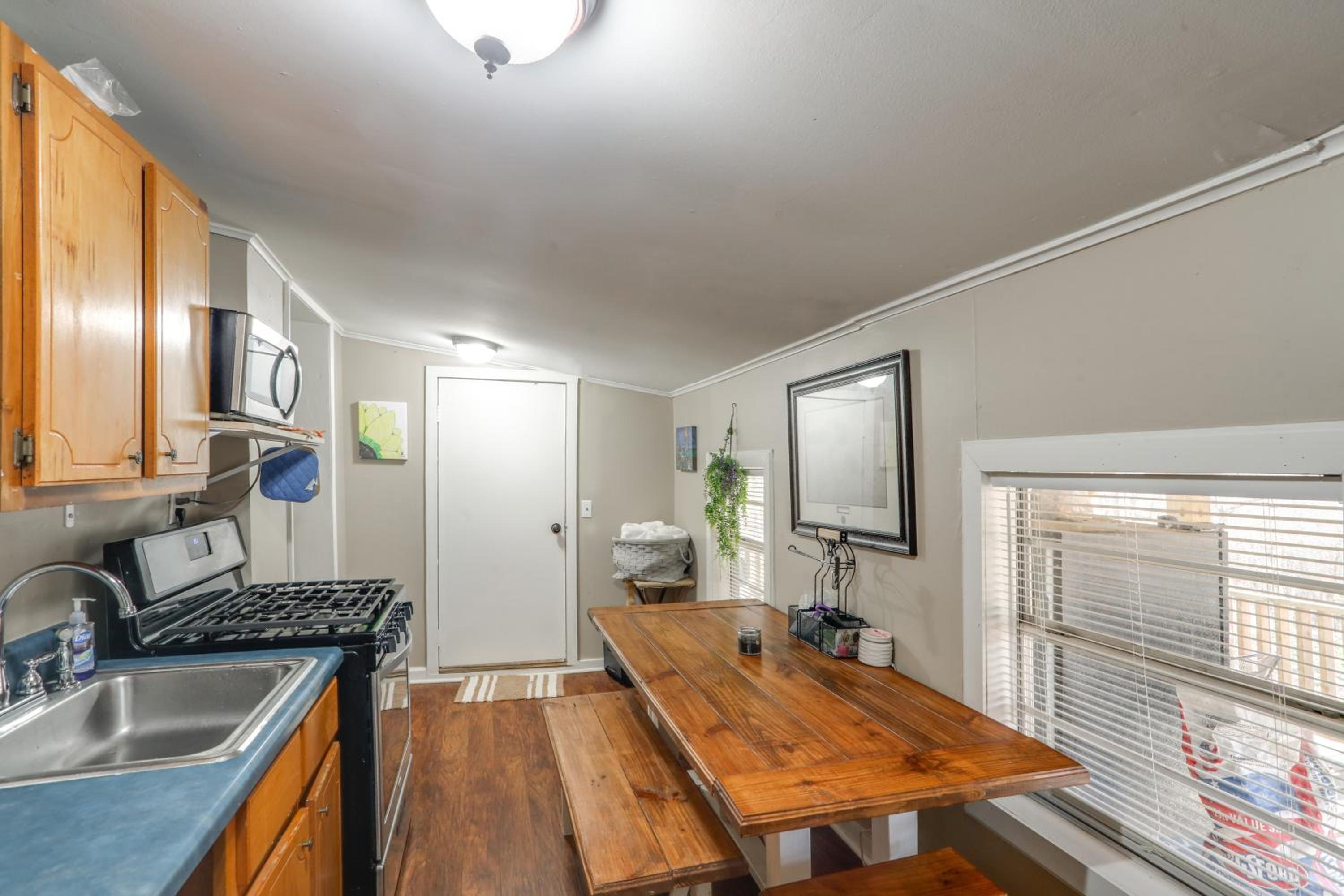 5 Mi to Sardis Lake! Relaxed Stay Near Outdoor Fun