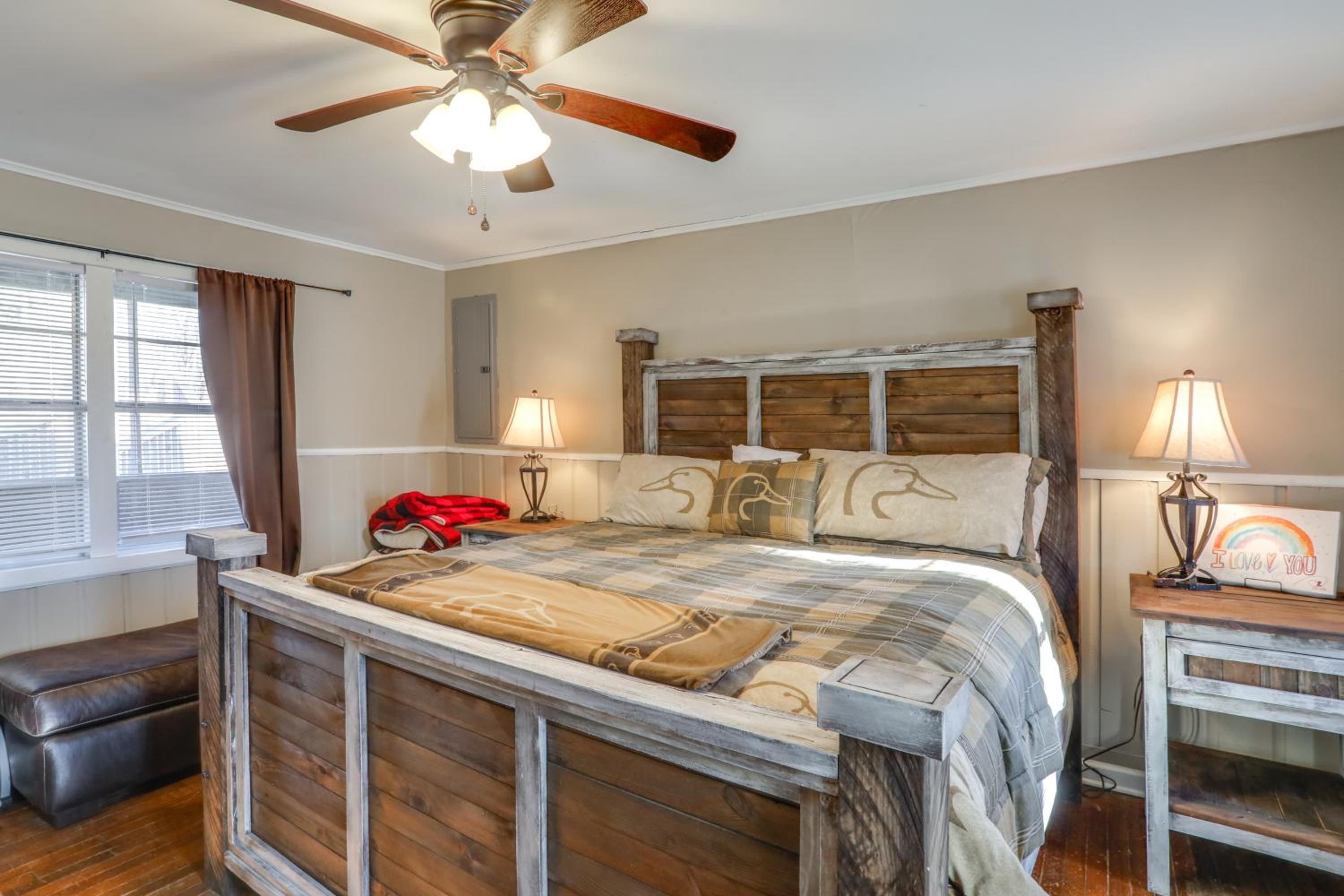 5 Mi to Sardis Lake! Relaxed Stay Near Outdoor Fun