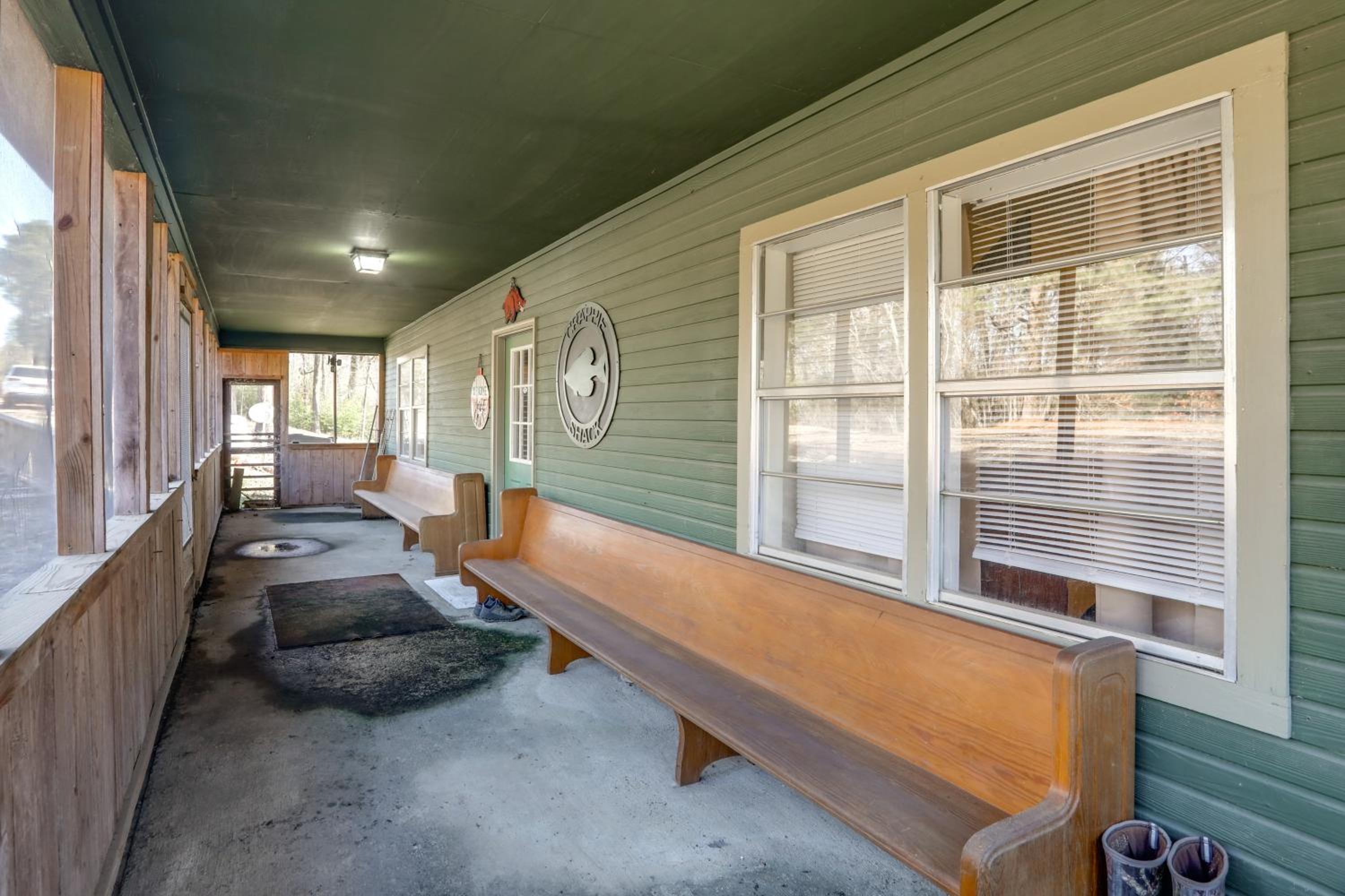 5 Mi to Sardis Lake! Relaxed Stay Near Outdoor Fun